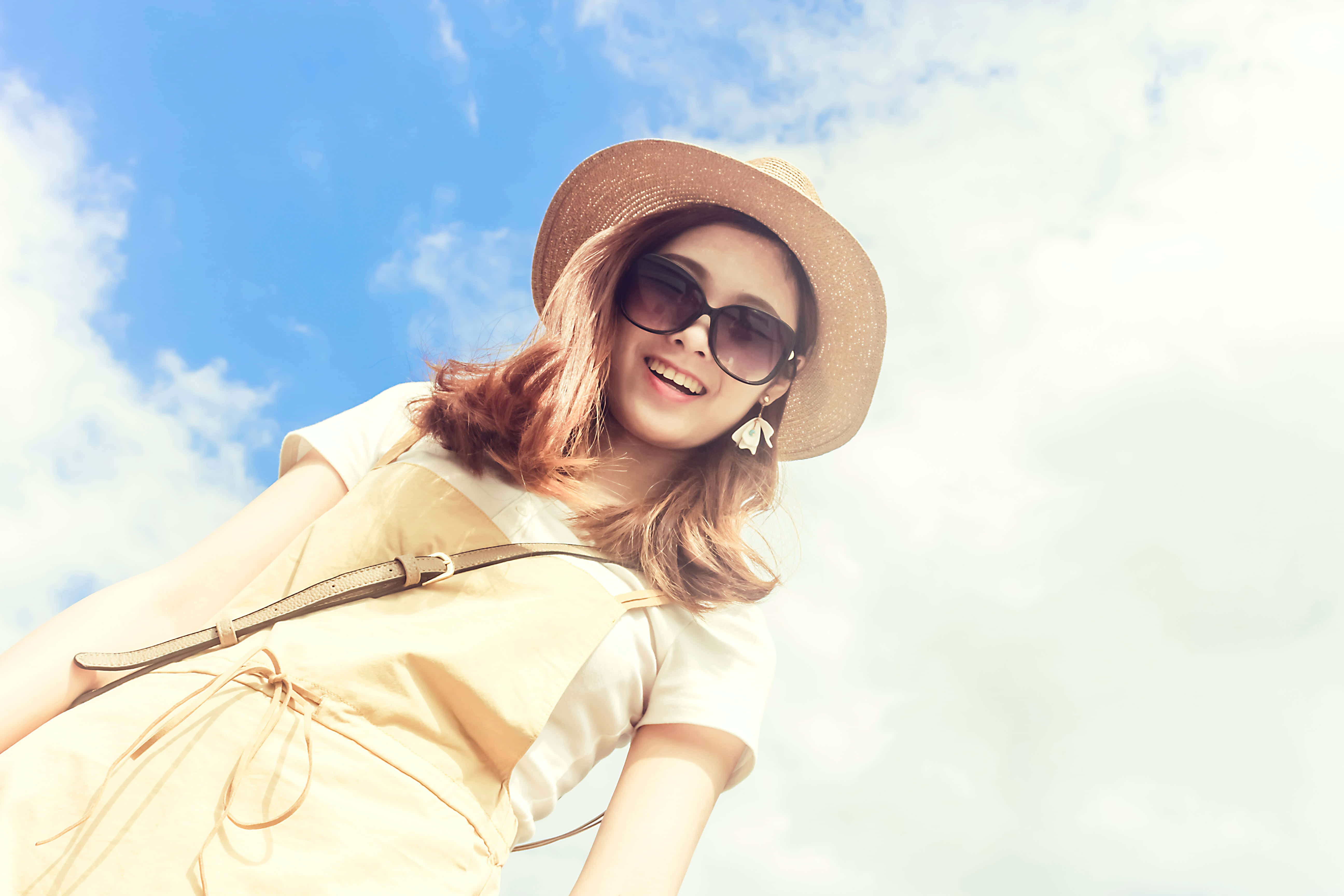 straw hat, sunglasses, bright blue sky, 5K Desktop Wallpaper