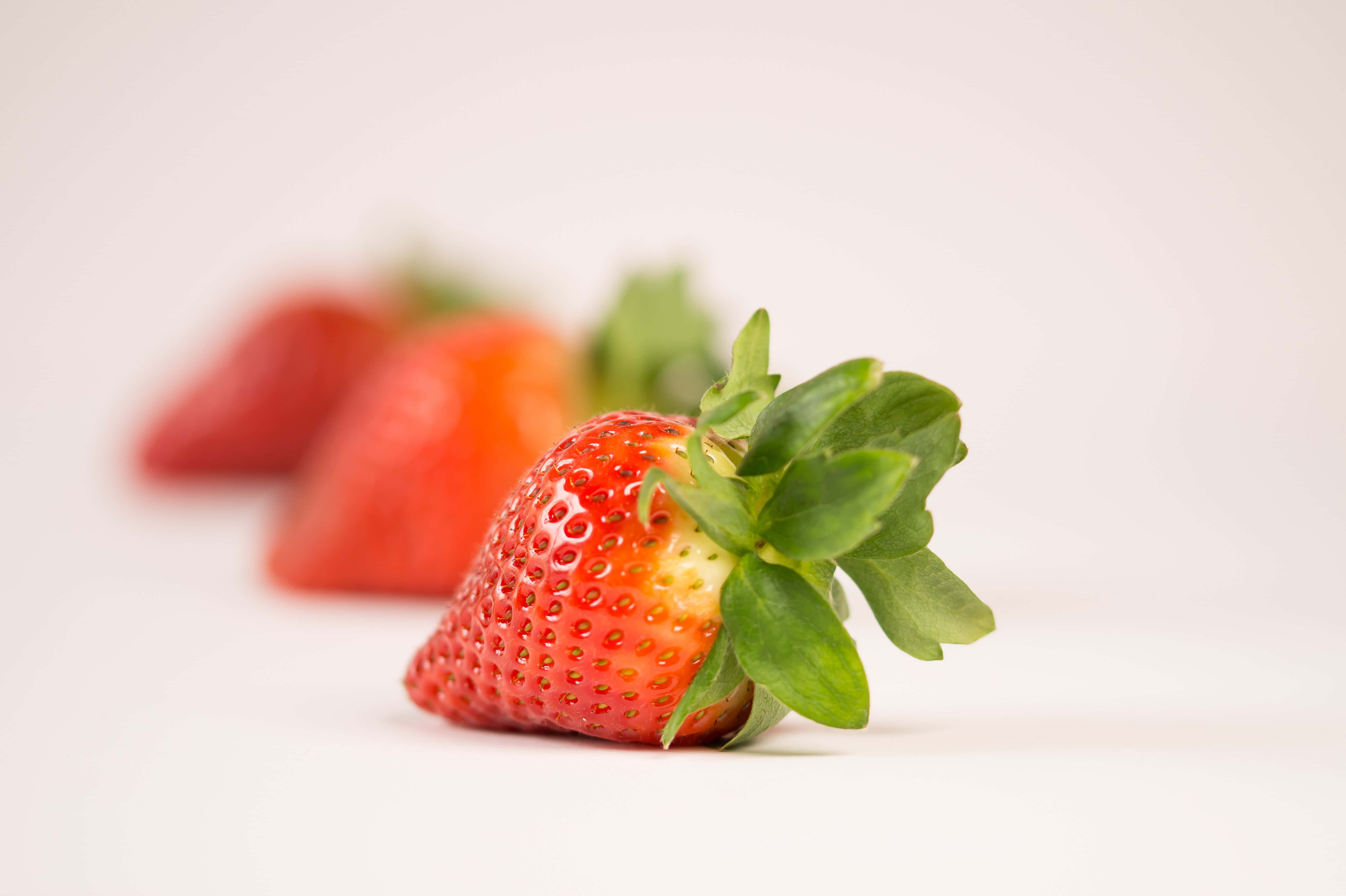 summer fruits, strawberry, green leaves, 5K Desktop Wallpaper