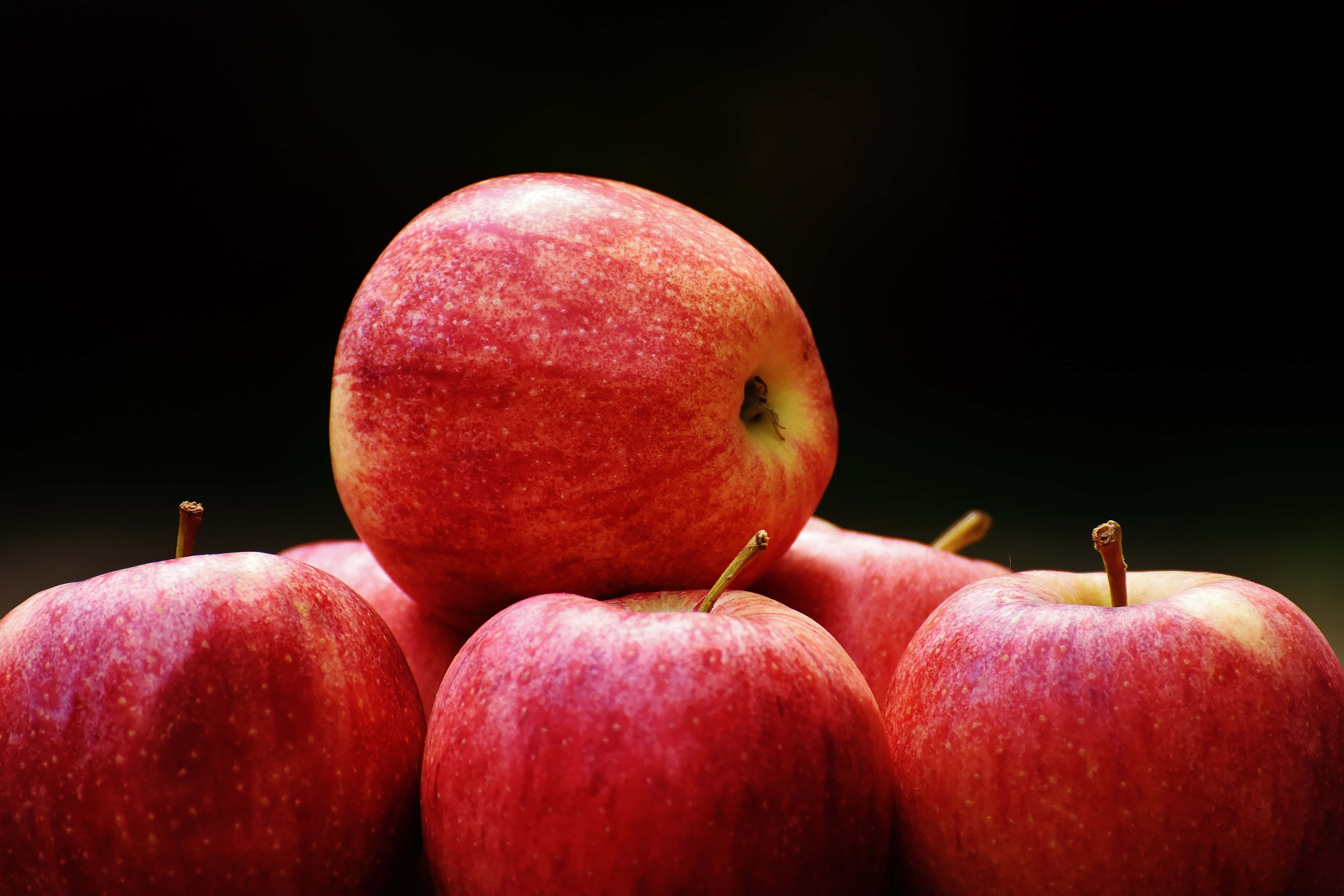 summer fruits, glossy red apples, dark background, 5K Desktop Wallpaper