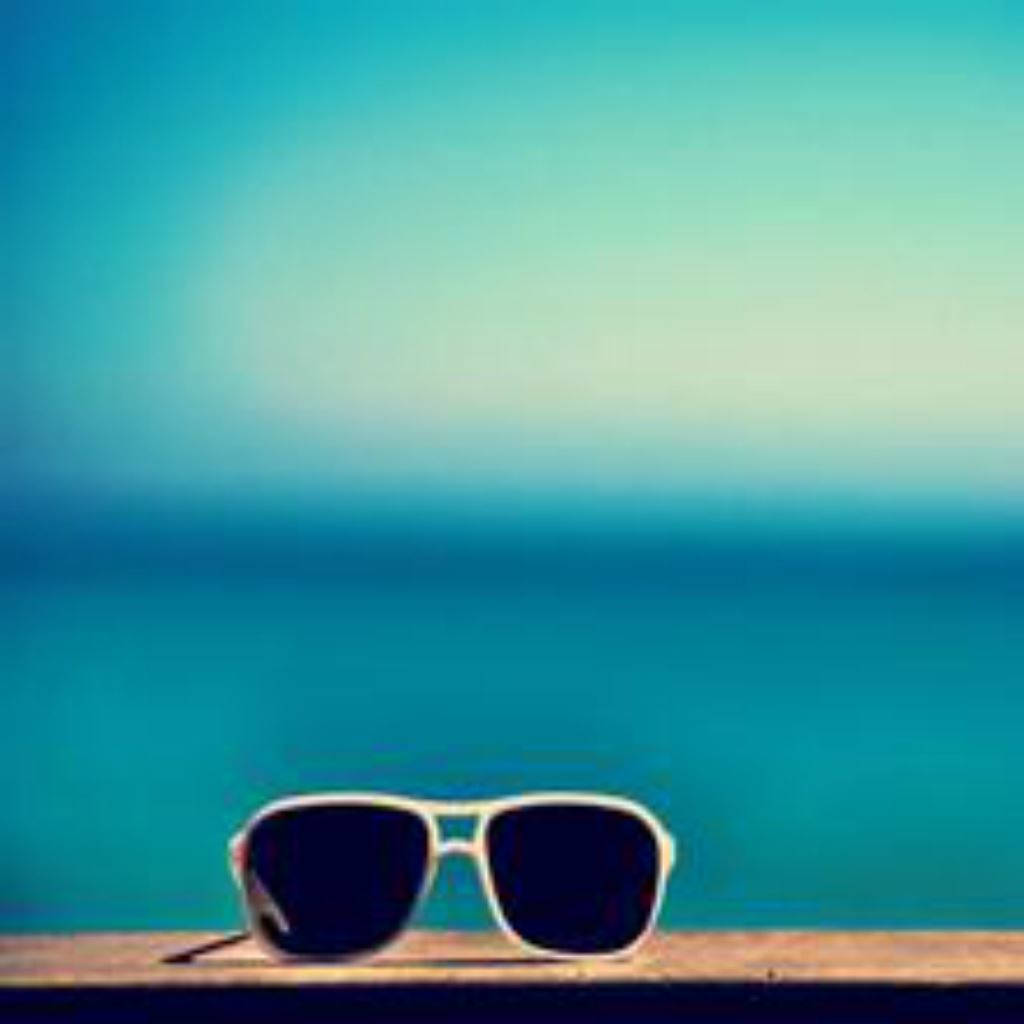 summer ipad, white-framed sunglasses, wooden deck, SD Desktop Wallpaper