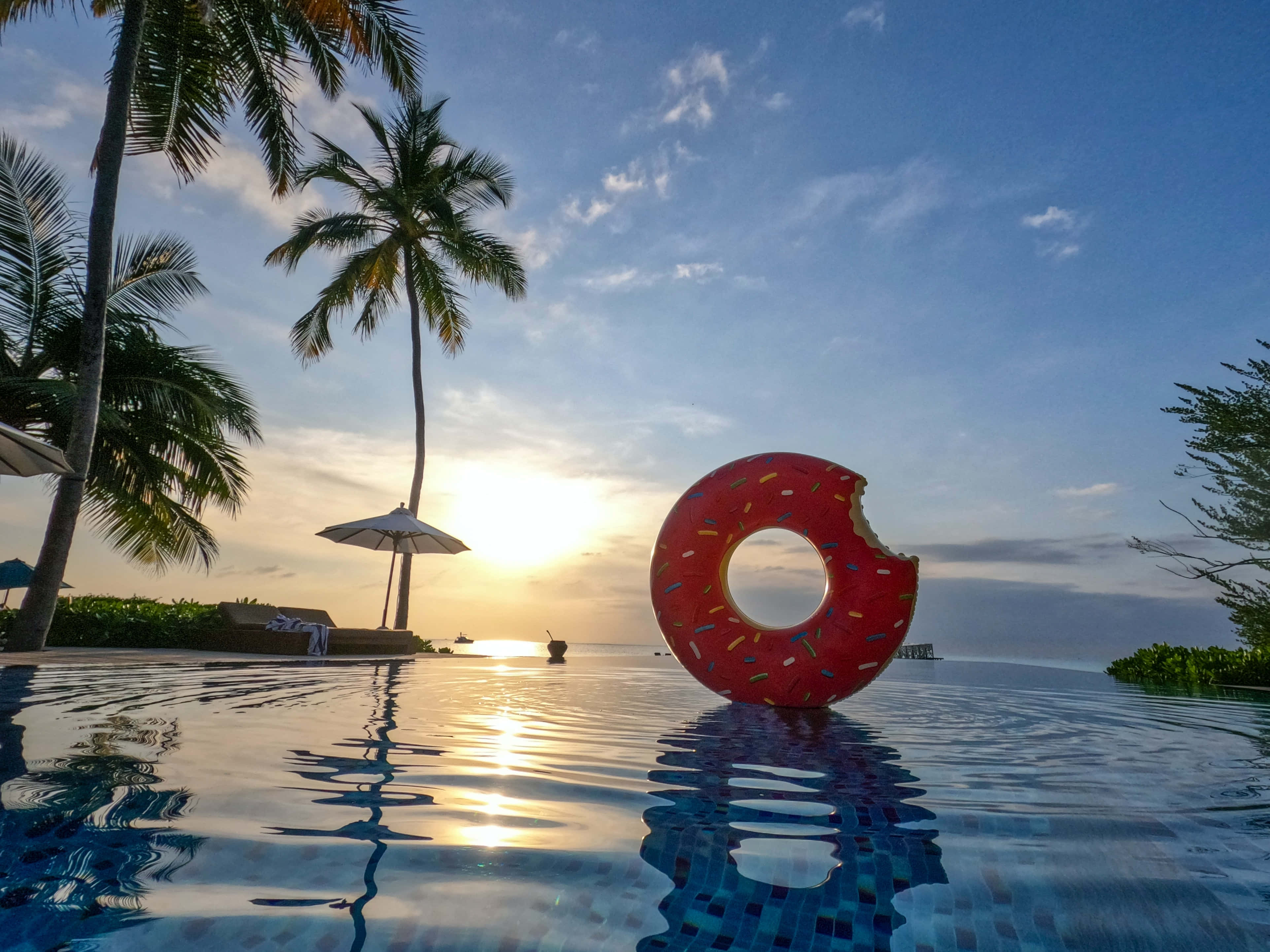 red donut float, sprinkles, infinity pool, 4K Desktop Wallpaper