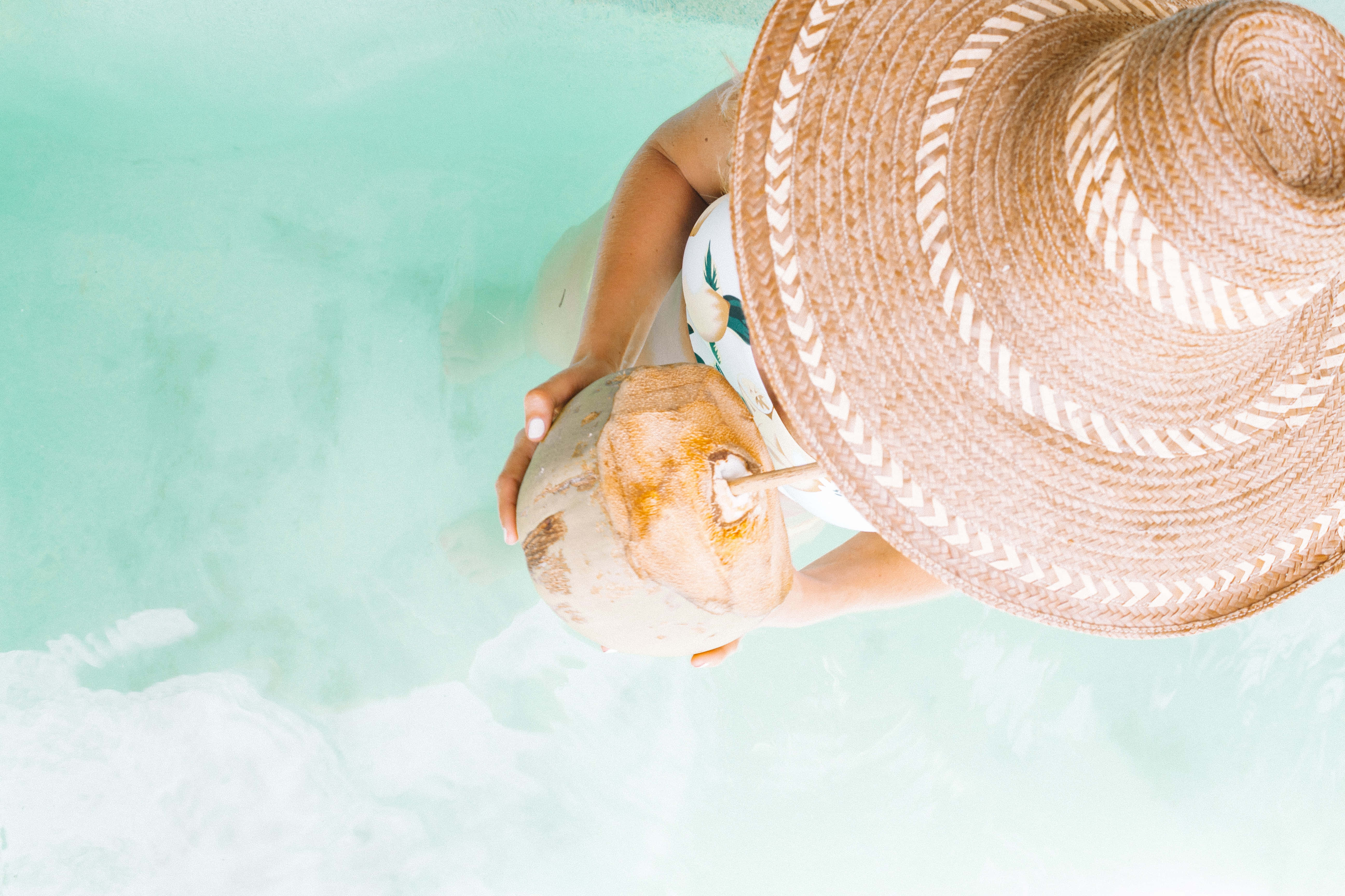 straw hat, coconut, clear turquoise water, 5K Desktop Wallpaper
