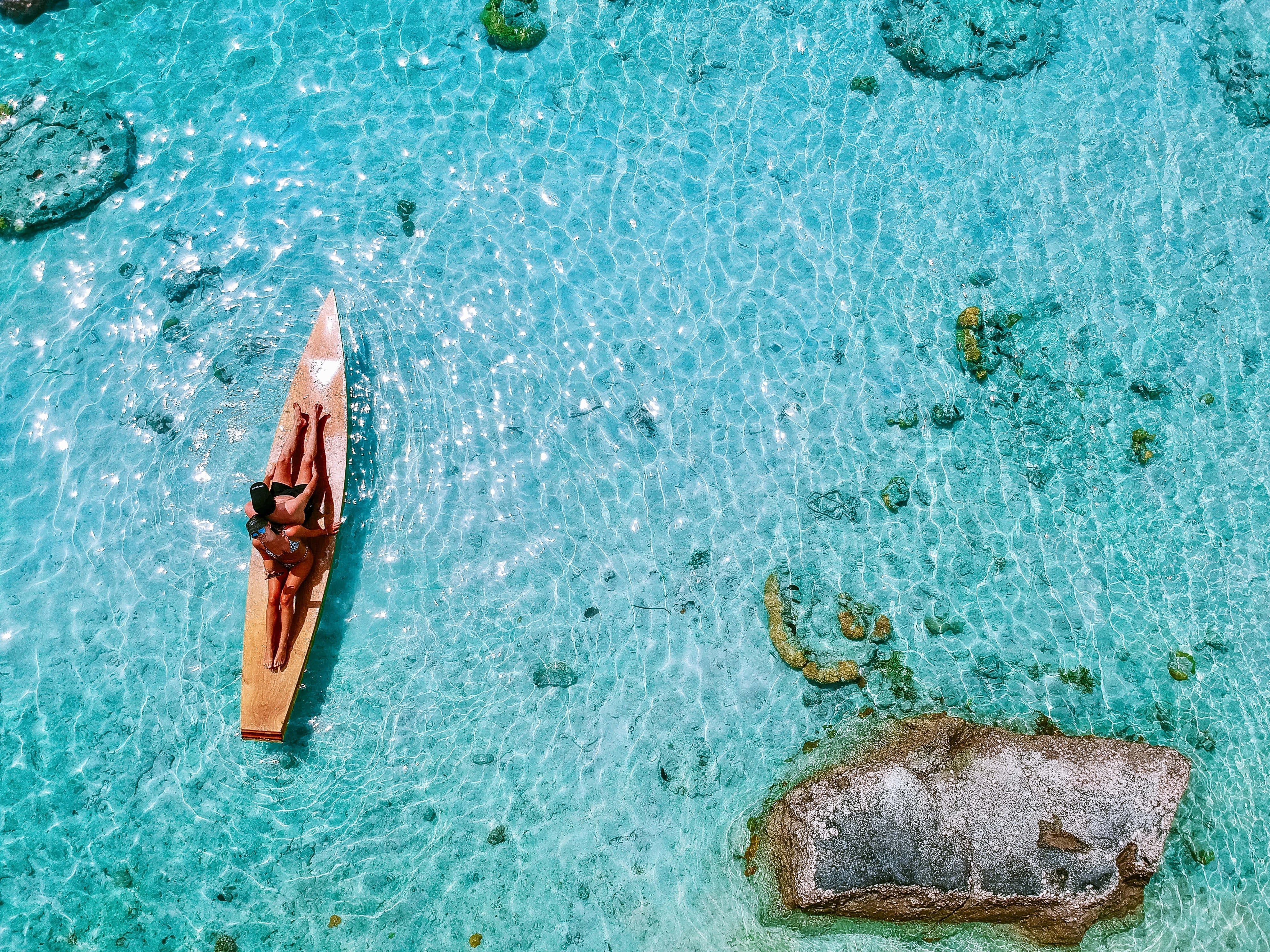 Tranquil Summer Beach Vacation, wooden kayak, crystal clear turquoise water, 4K Desktop Wallpaper