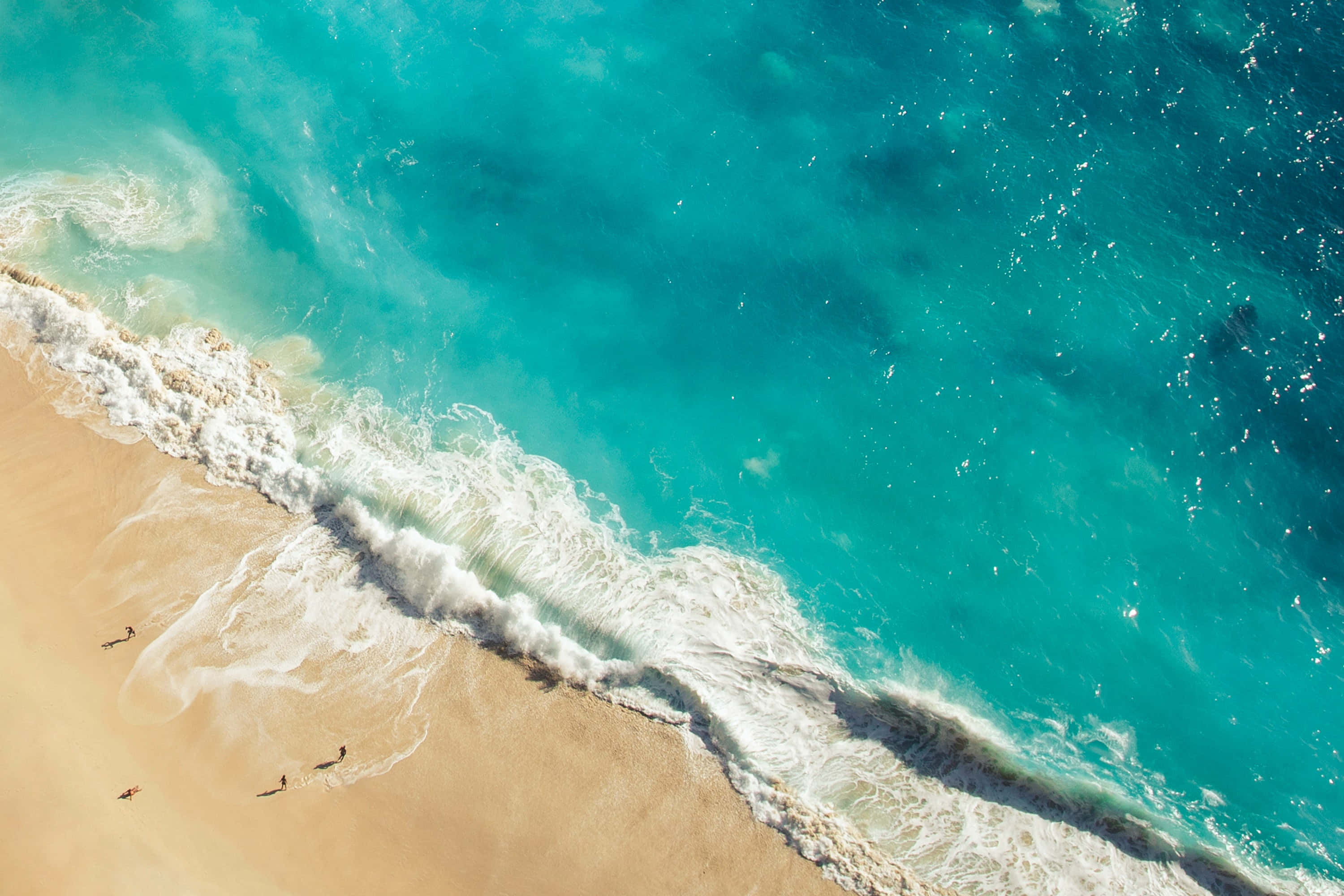 Summertime, turquoise waves, golden beach, 2K Desktop Wallpaper