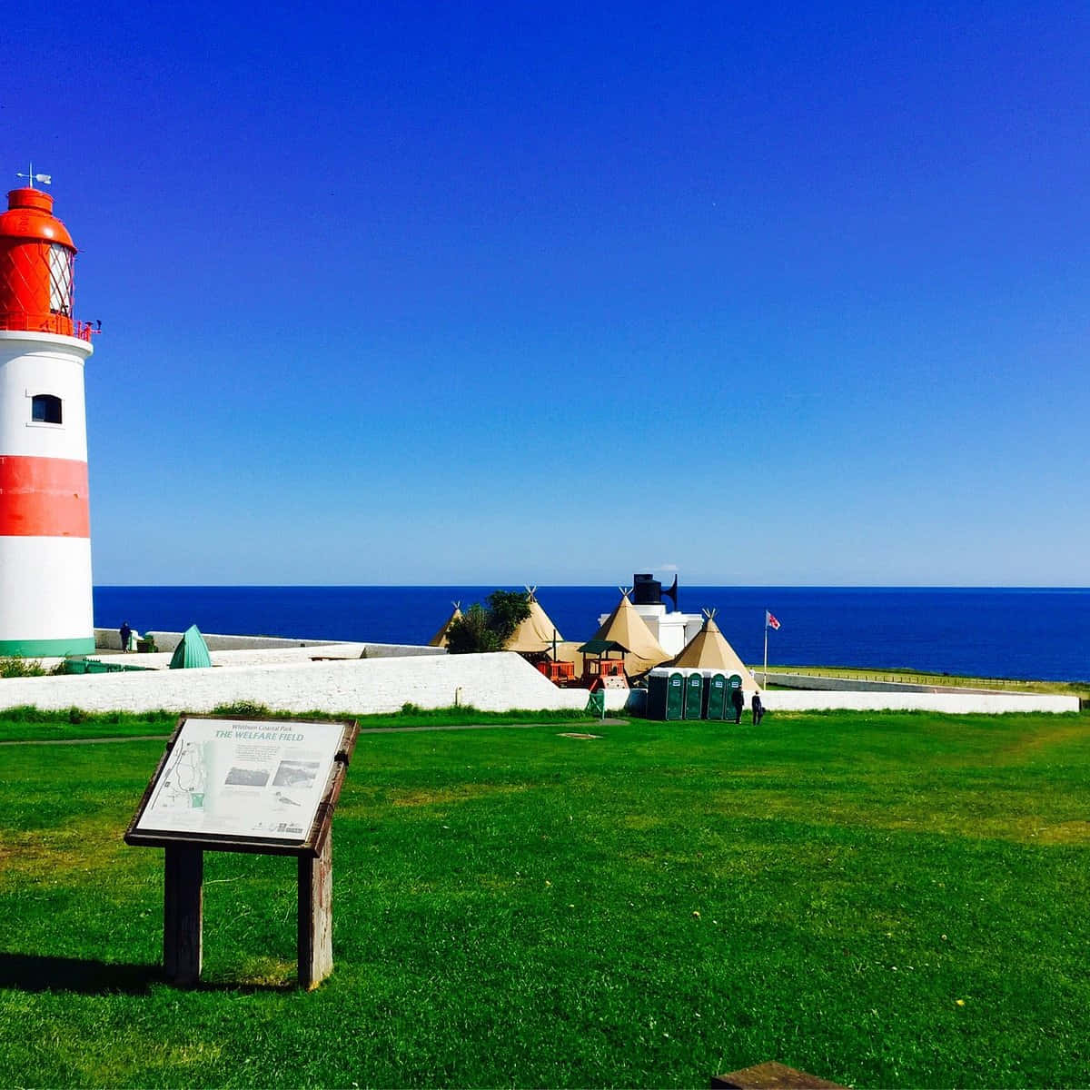 Sunderland, United Kingdom, red and white lighthouse, SD Desktop Wallpaper