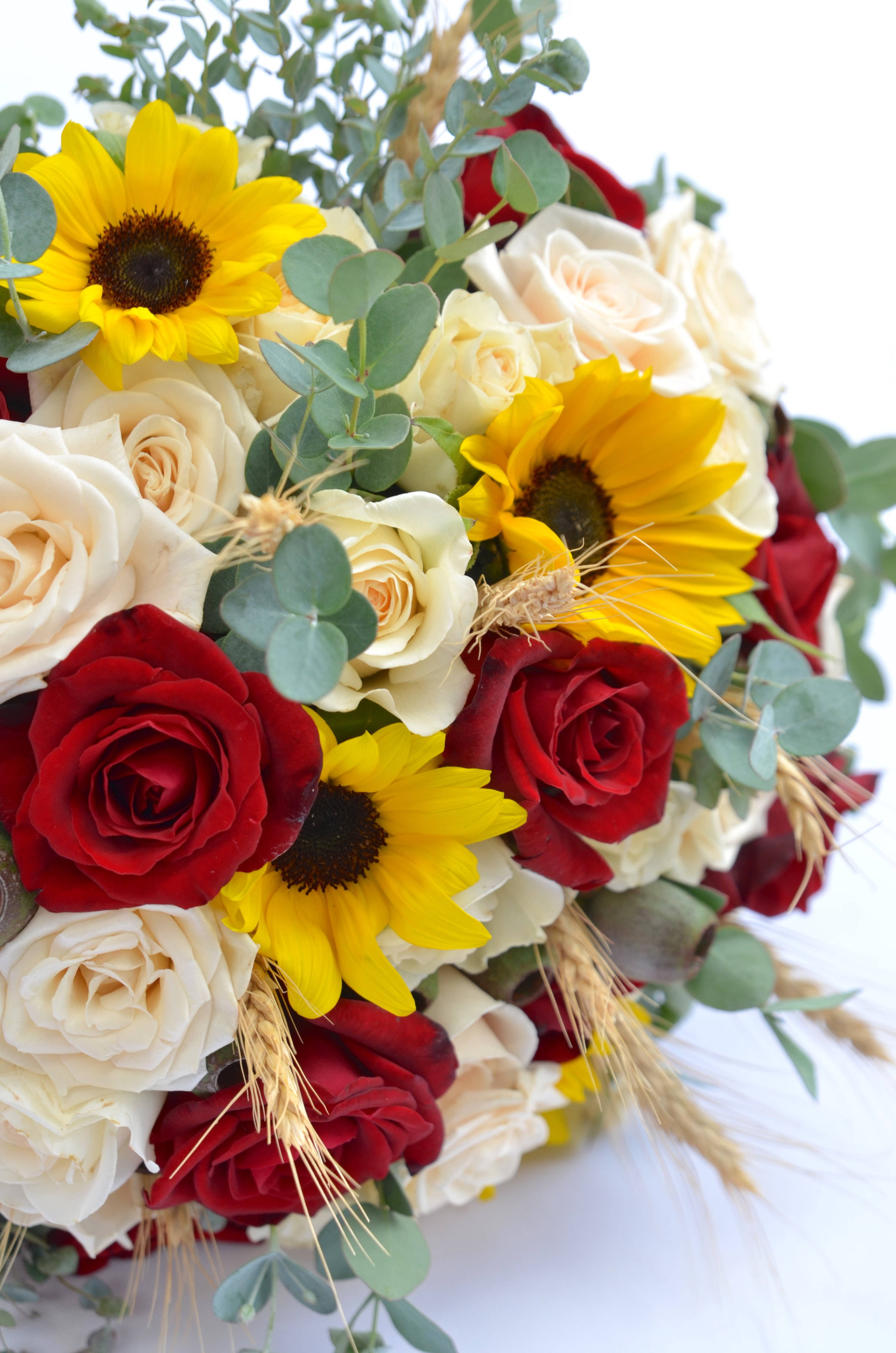 sunflower and roses flower bouquet, red roses, cream roses, 2K Phone Wallpaper