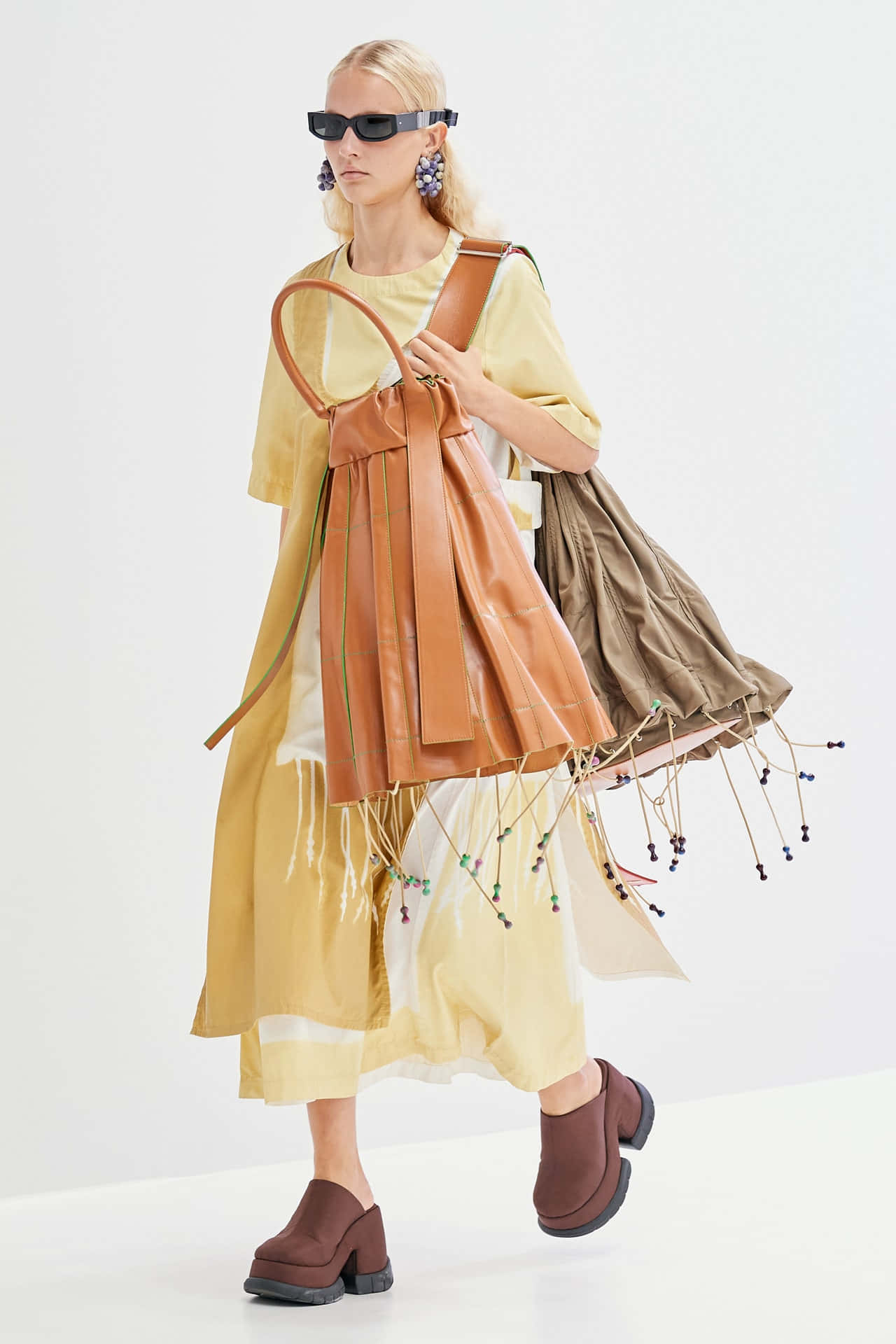 Sunnei, yellow outfit, brown leather bag, Full HD Phone Wallpaper
