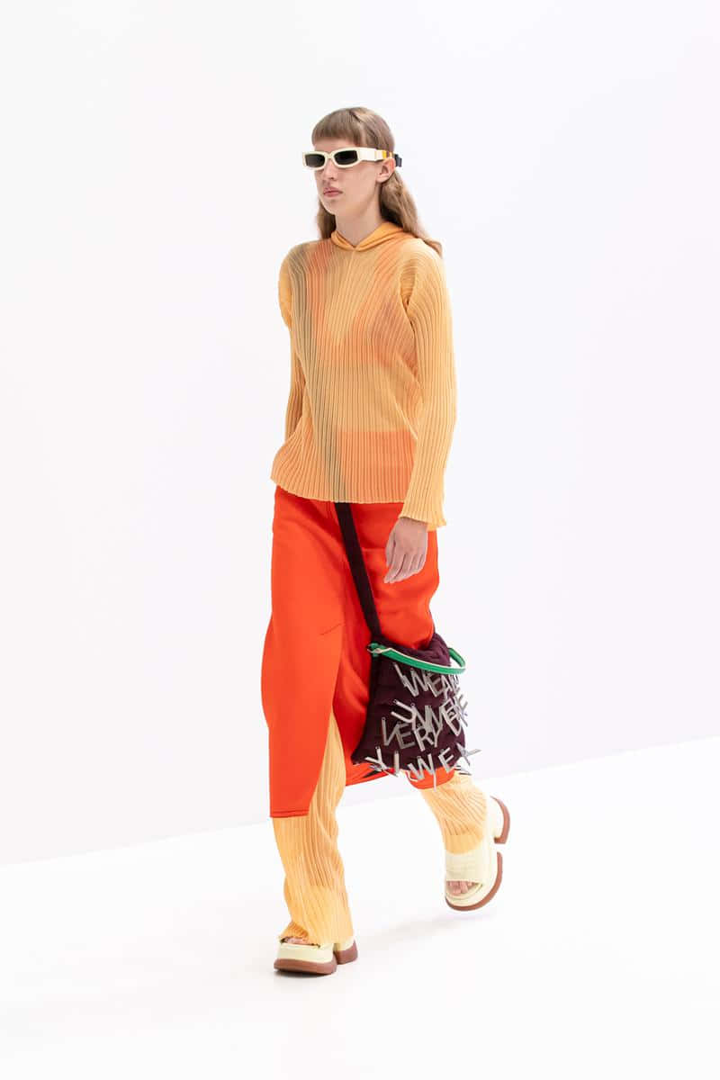Sunnei, orange-toned outfit, red ribbed outfit, SD Phone Wallpaper