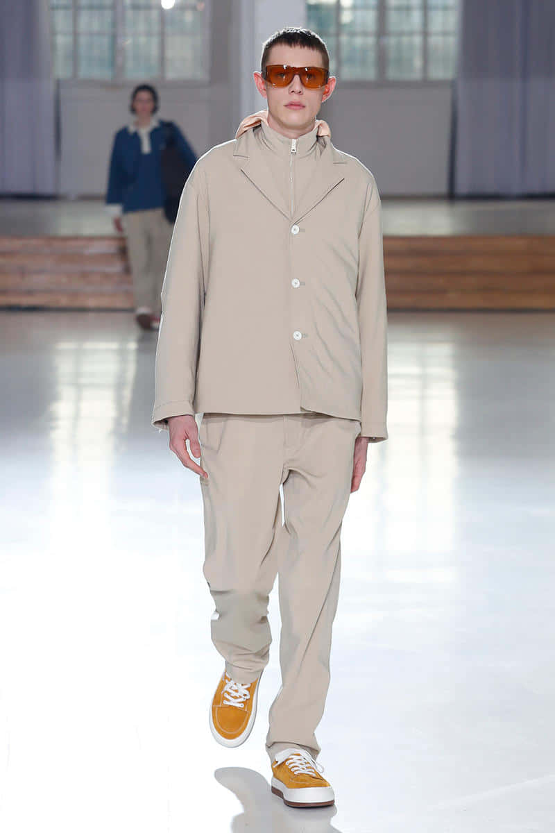 Sunnei, Fall/Winter 2019, beige suit, SD Phone Wallpaper