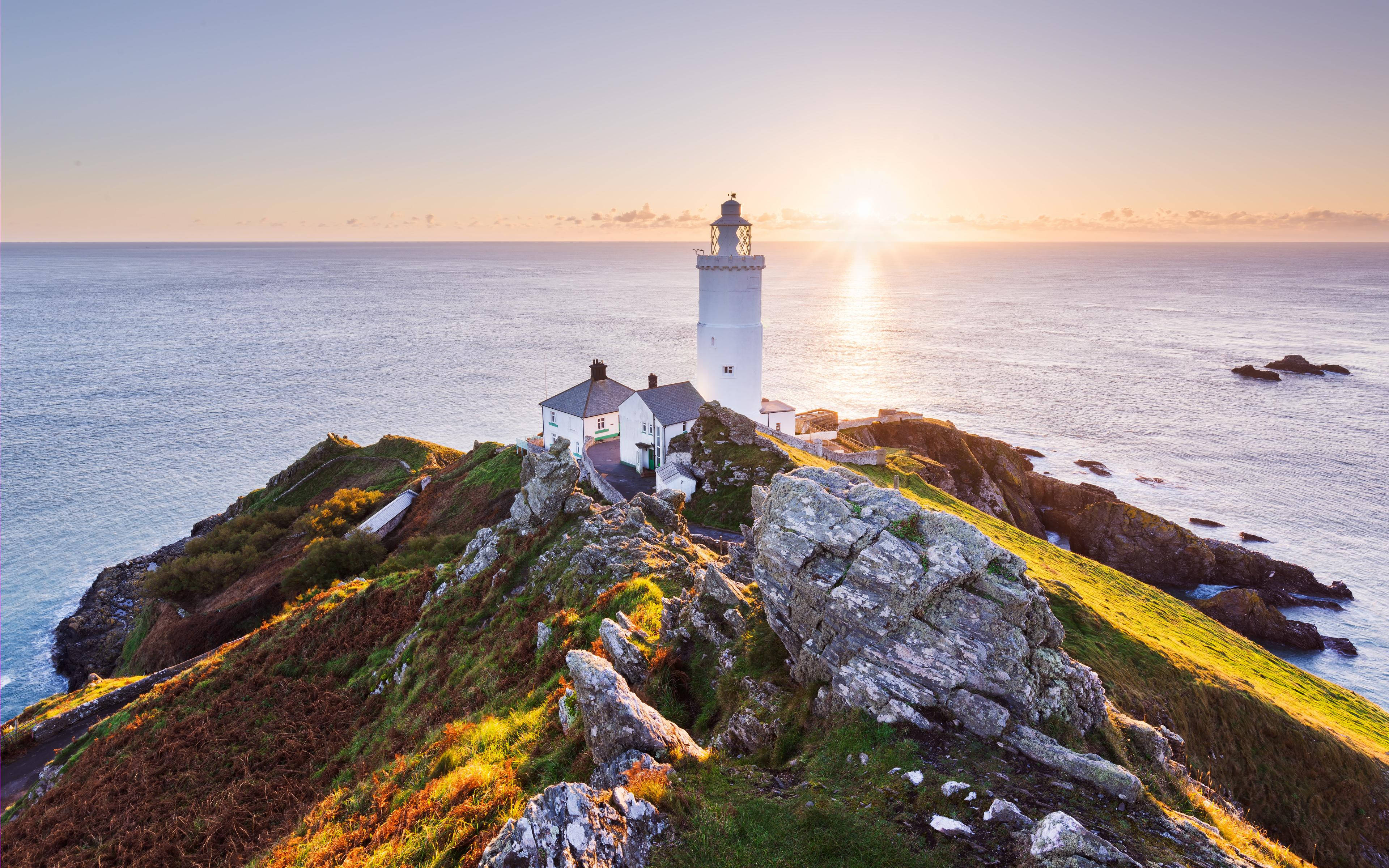 lighthouse, rugged cliff, sunset, 4K Desktop Wallpaper