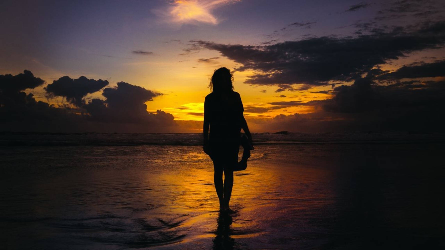 silhouette woman, beach, golden sunset, HD Desktop Wallpaper