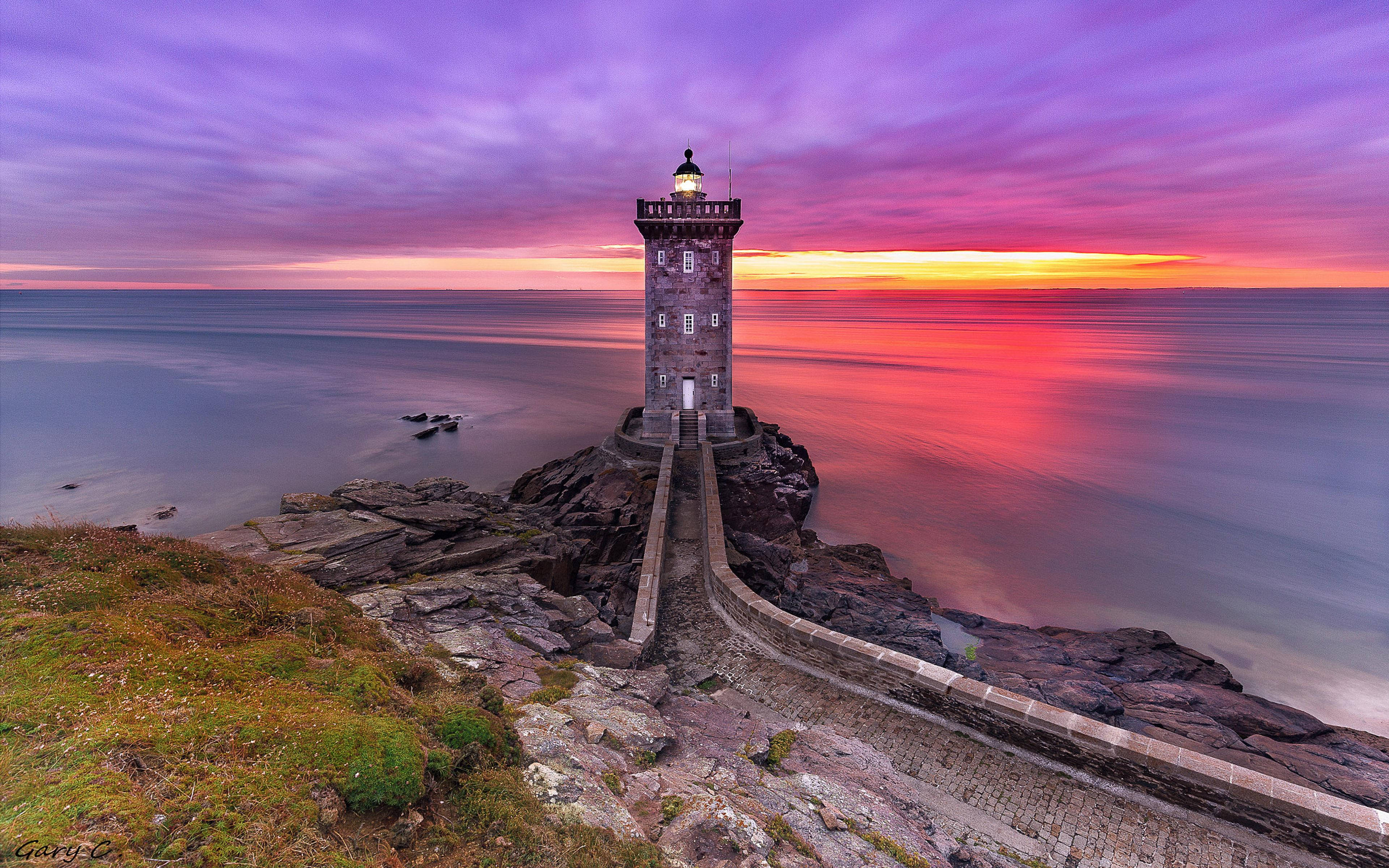 lighthouse, rocky cliff, sunset, 4K Desktop Wallpaper