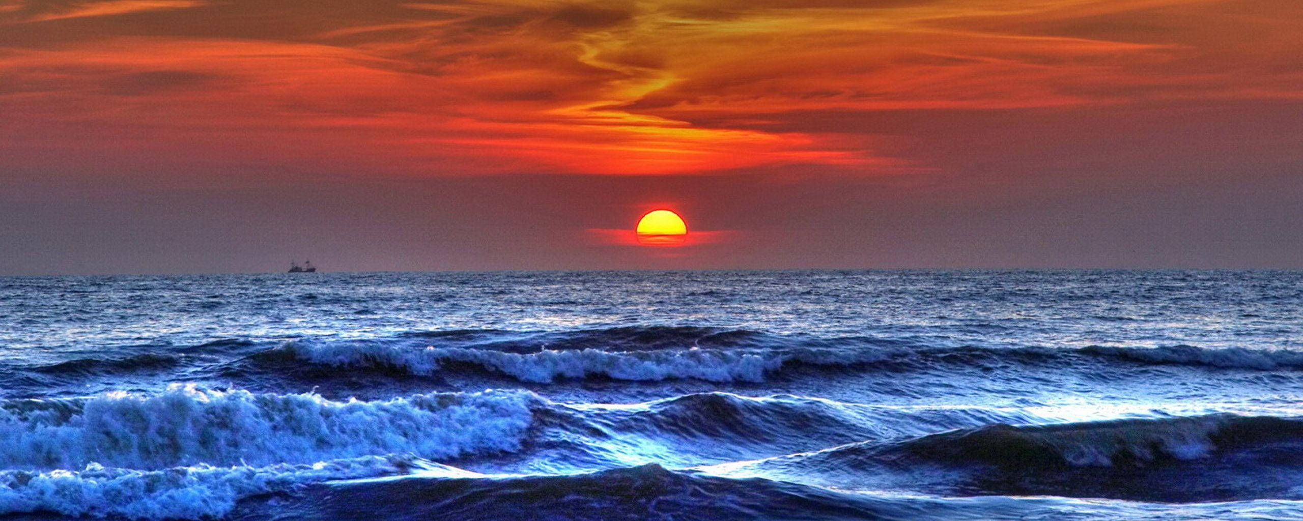 Blue Wave Ocean Sunset, fiery orange sun, horizon, 2K Desktop Wallpaper