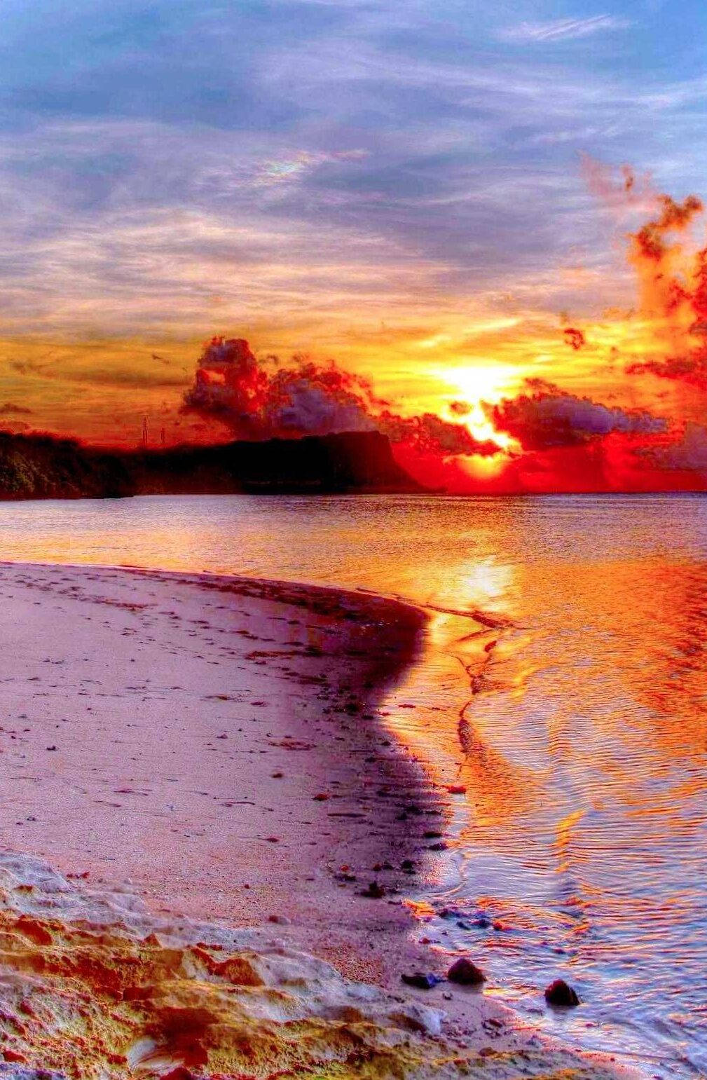 vibrant sunset ocean colors, fiery sunset, vivid oranges and reds, HD Phone Wallpaper