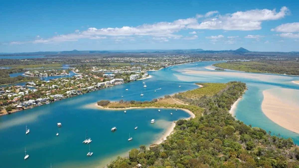Sunshine Coast, turquoise river, lush greenery, SD Desktop Wallpaper