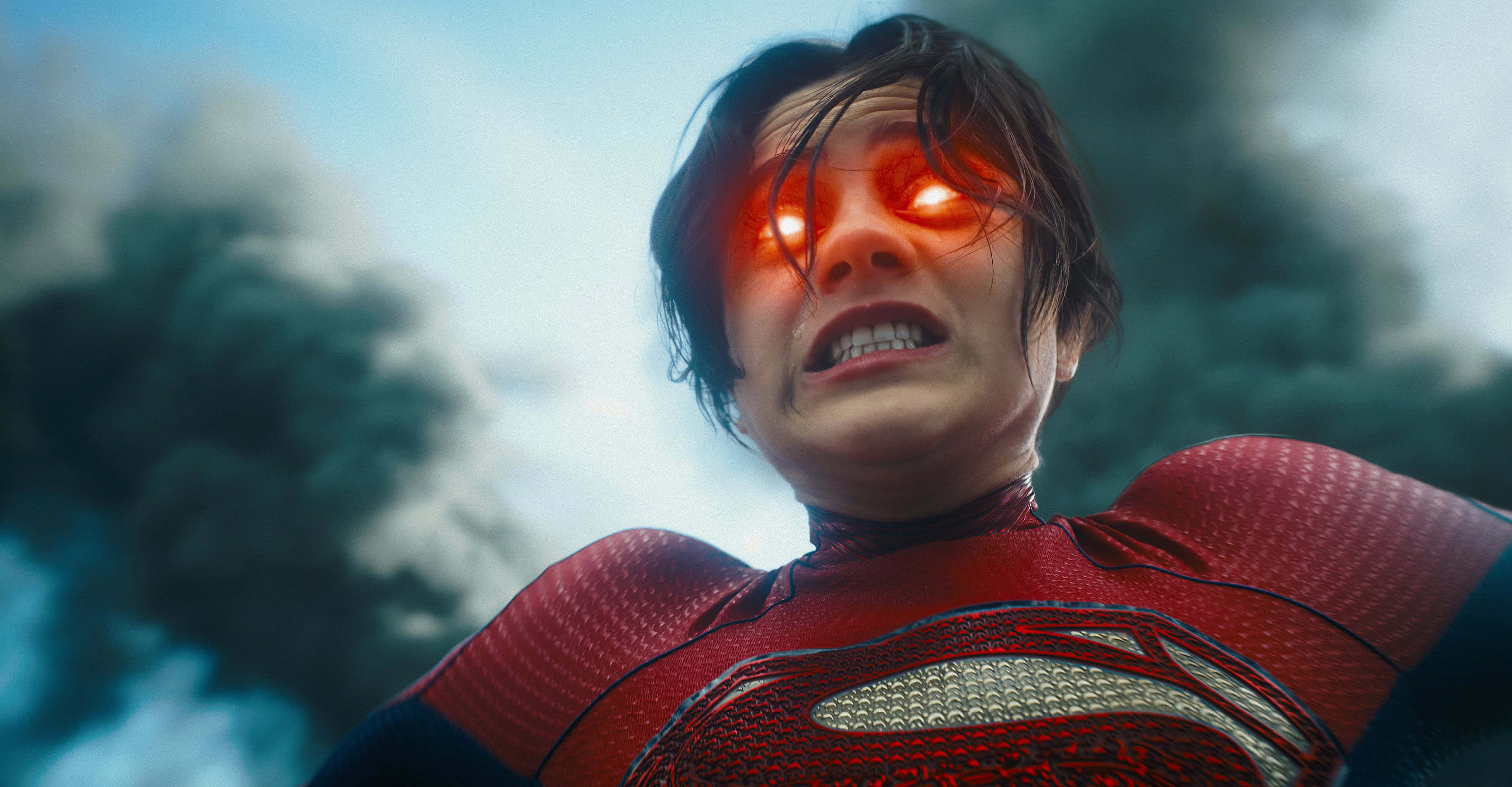 Supergirl, glowing red eyes, distressed expression, 4K Desktop Wallpaper