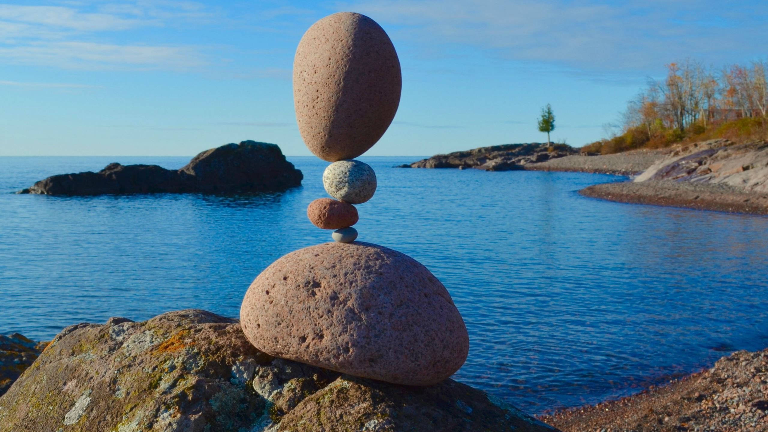 Lake Superior, smooth stones, rocky shore, 2K Desktop Wallpaper