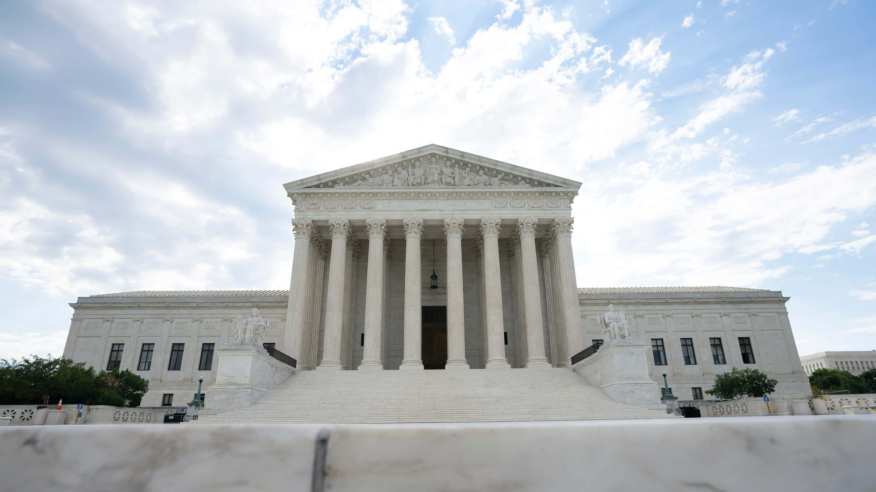 Supreme Court Building, white marble, tall columns, 2K Desktop Wallpaper