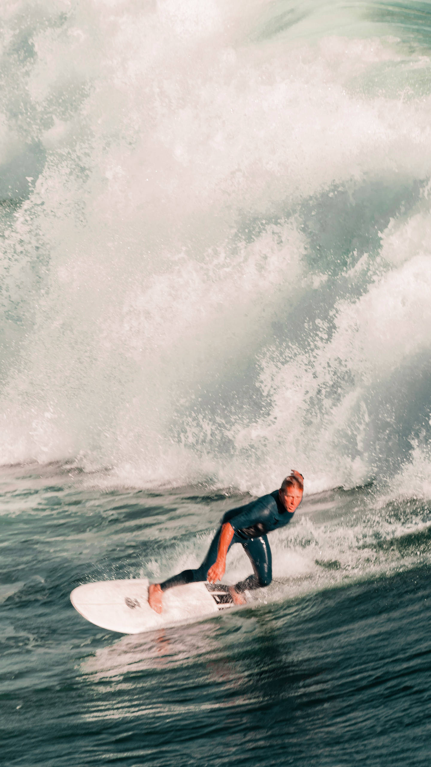 Surfing, solid stance, wetsuit, 2K Phone Wallpaper