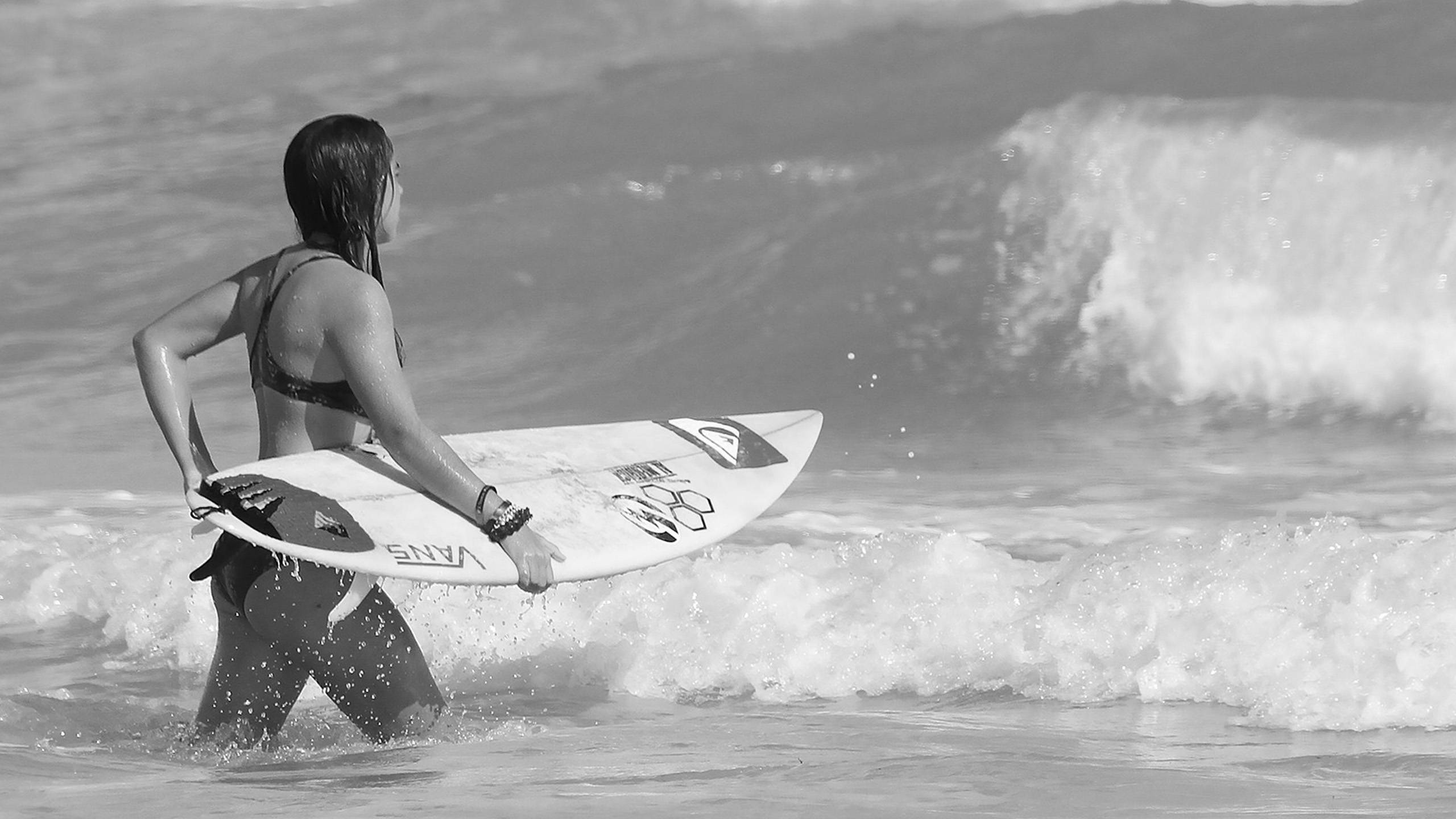 Surfing, greyscale, surfer, 2K Desktop Wallpaper