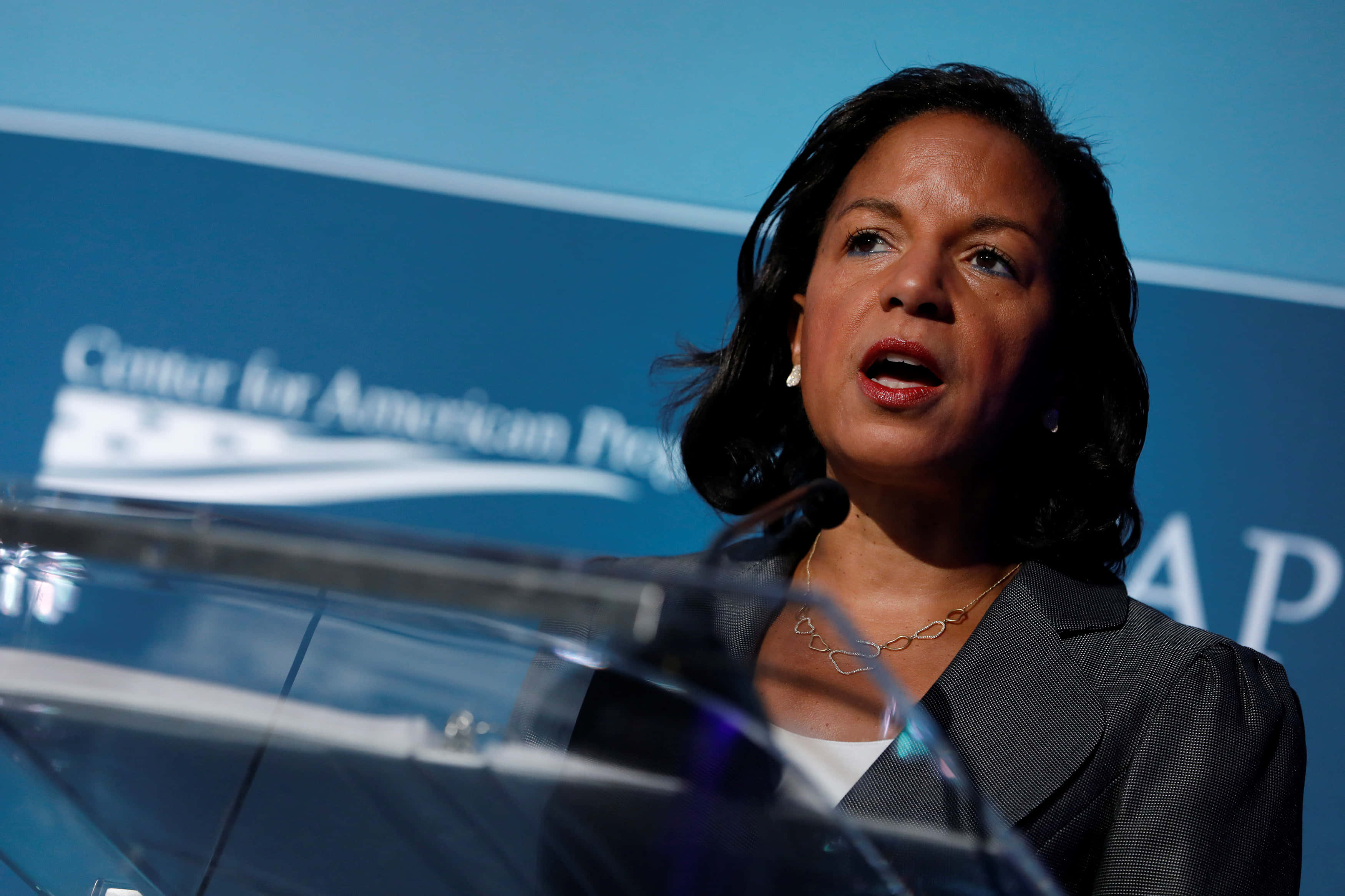 Susan Rice, dark suit, clear podium, 2K Desktop Wallpaper