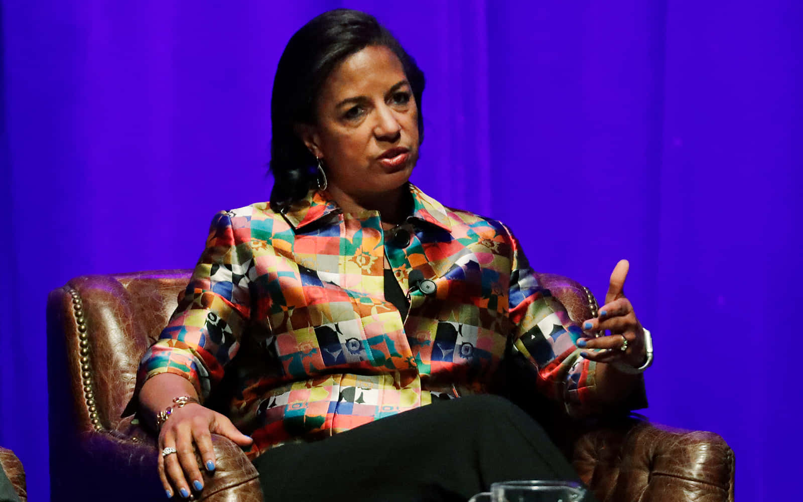Susan Rice, colorful geometric blouse, brown leather armchair, HD Desktop Wallpaper