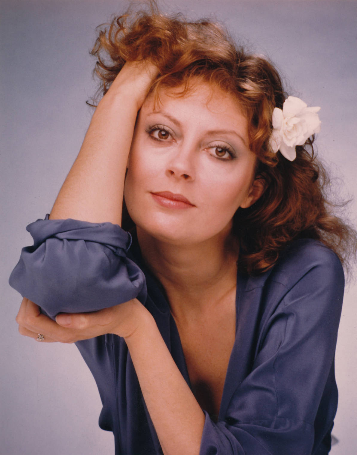 Susan Sarandon, curly red hair, white flower, HD Phone Wallpaper