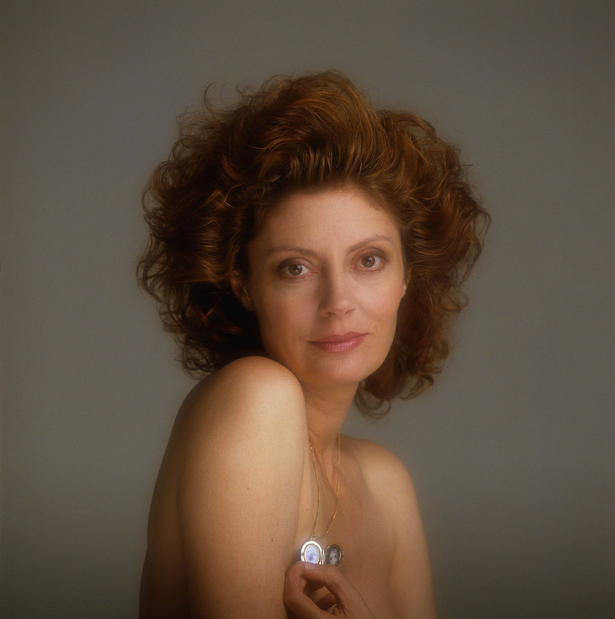 Susan Sarandon, 1980s, voluminous curly auburn hair, Full HD Phone Wallpaper