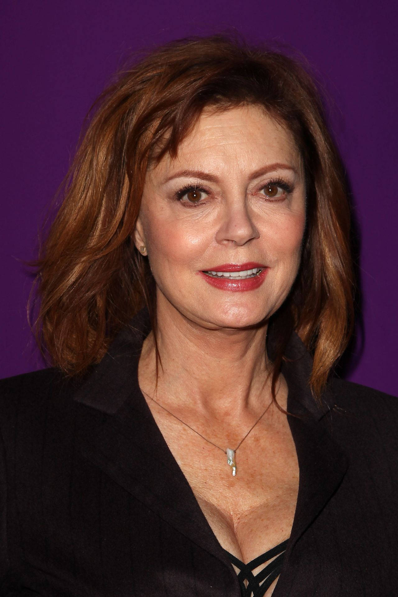 Susan Sarandon, auburn hair, red lipstick, Full HD Phone Wallpaper