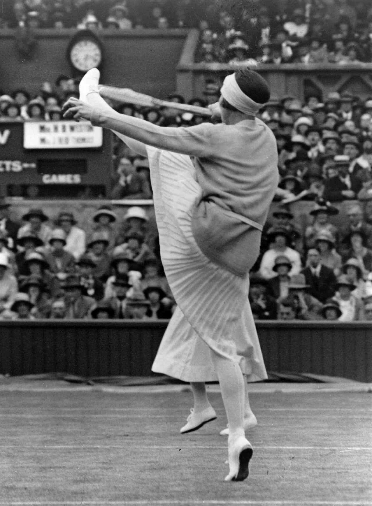 Suzanne Lenglen, acrobatic stance, grass court, HD Phone Wallpaper