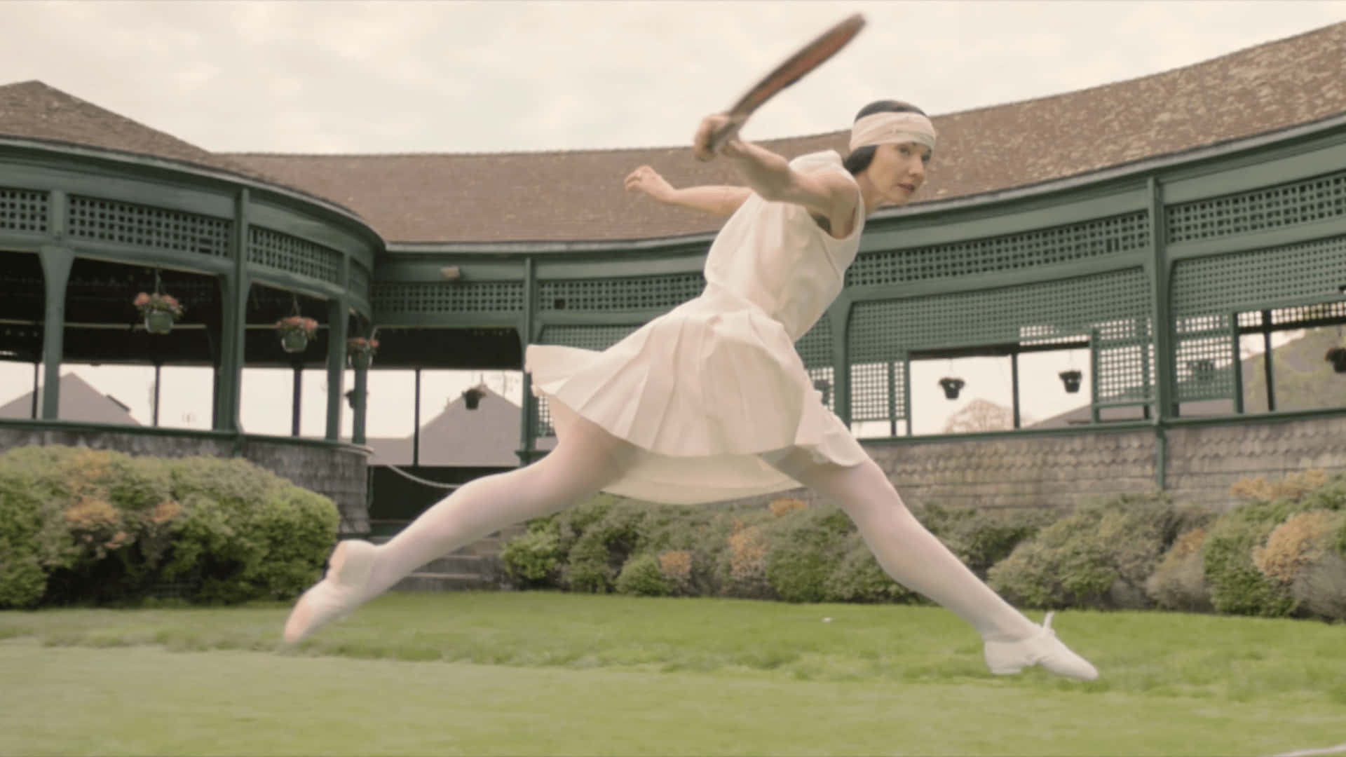 Suzanne Lenglen, white flapper dress, wooden racket, Full HD Desktop Wallpaper