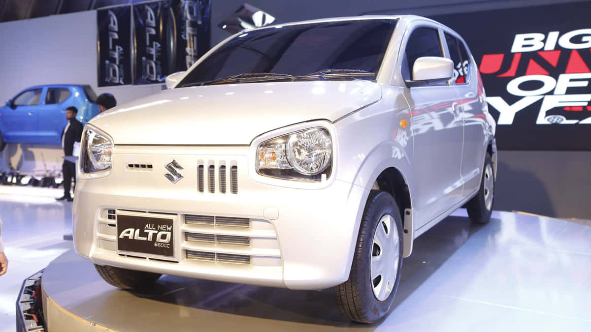 Suzuki Alto, pristine white, showroom pedestal, SD Desktop Wallpaper