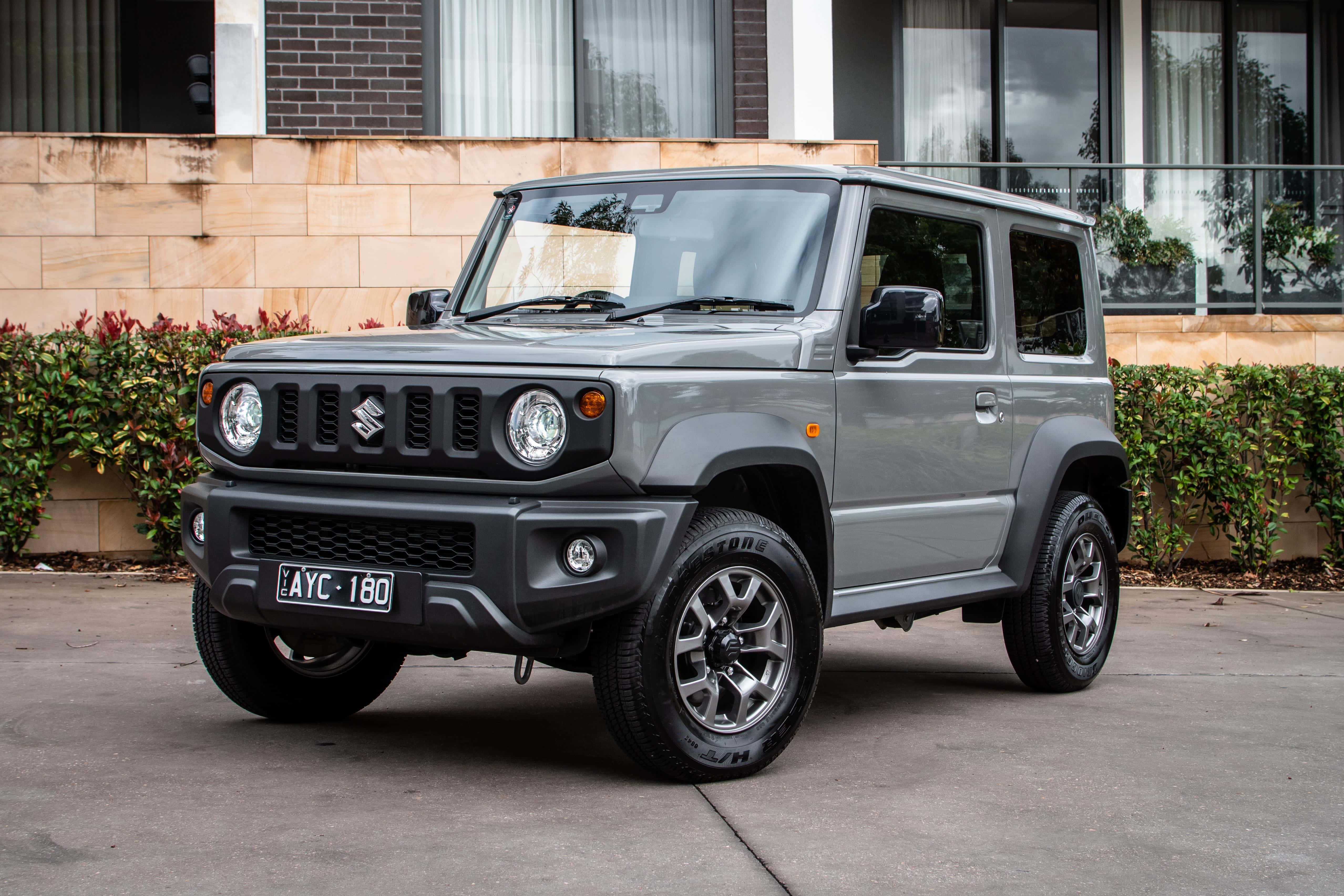 Suzuki Jimny, gray, concrete driveway, 4K Desktop Wallpaper