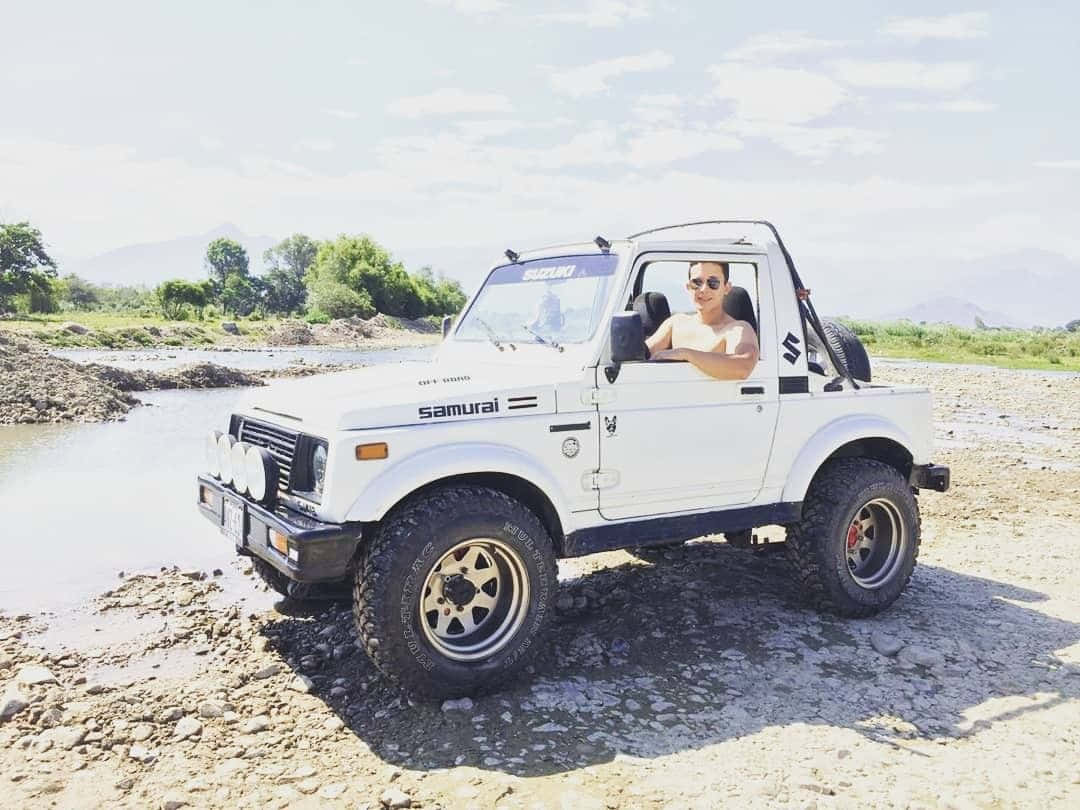 Suzuki Samurai, white, rocky riverbank, SD Desktop Wallpaper