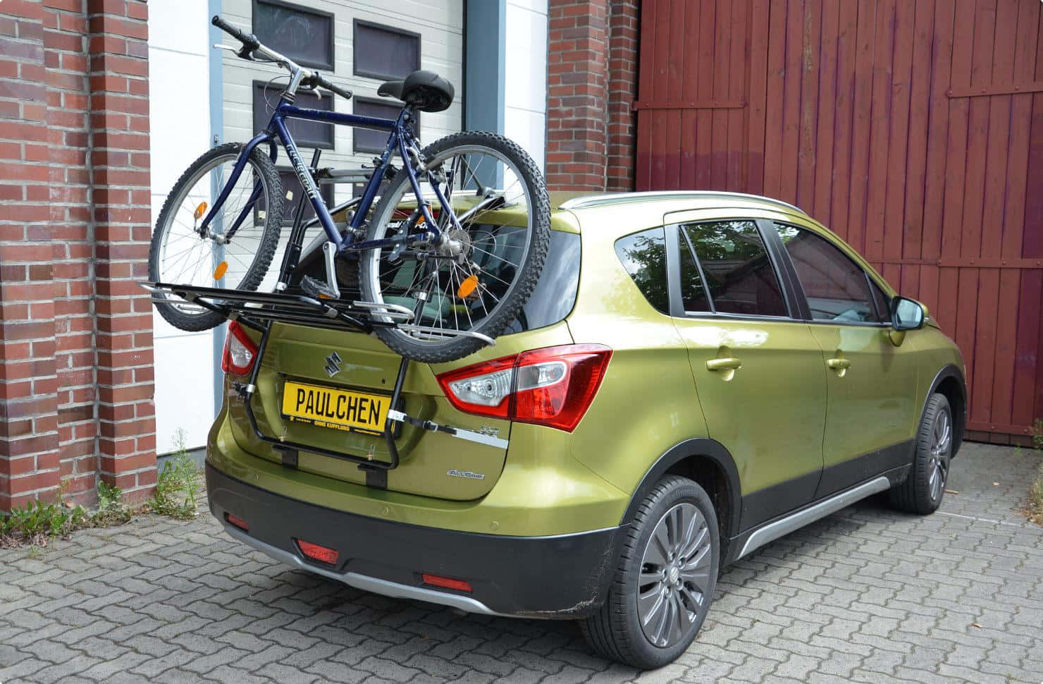 Suzuki SX4, lime green, paved driveway, HD Desktop Wallpaper