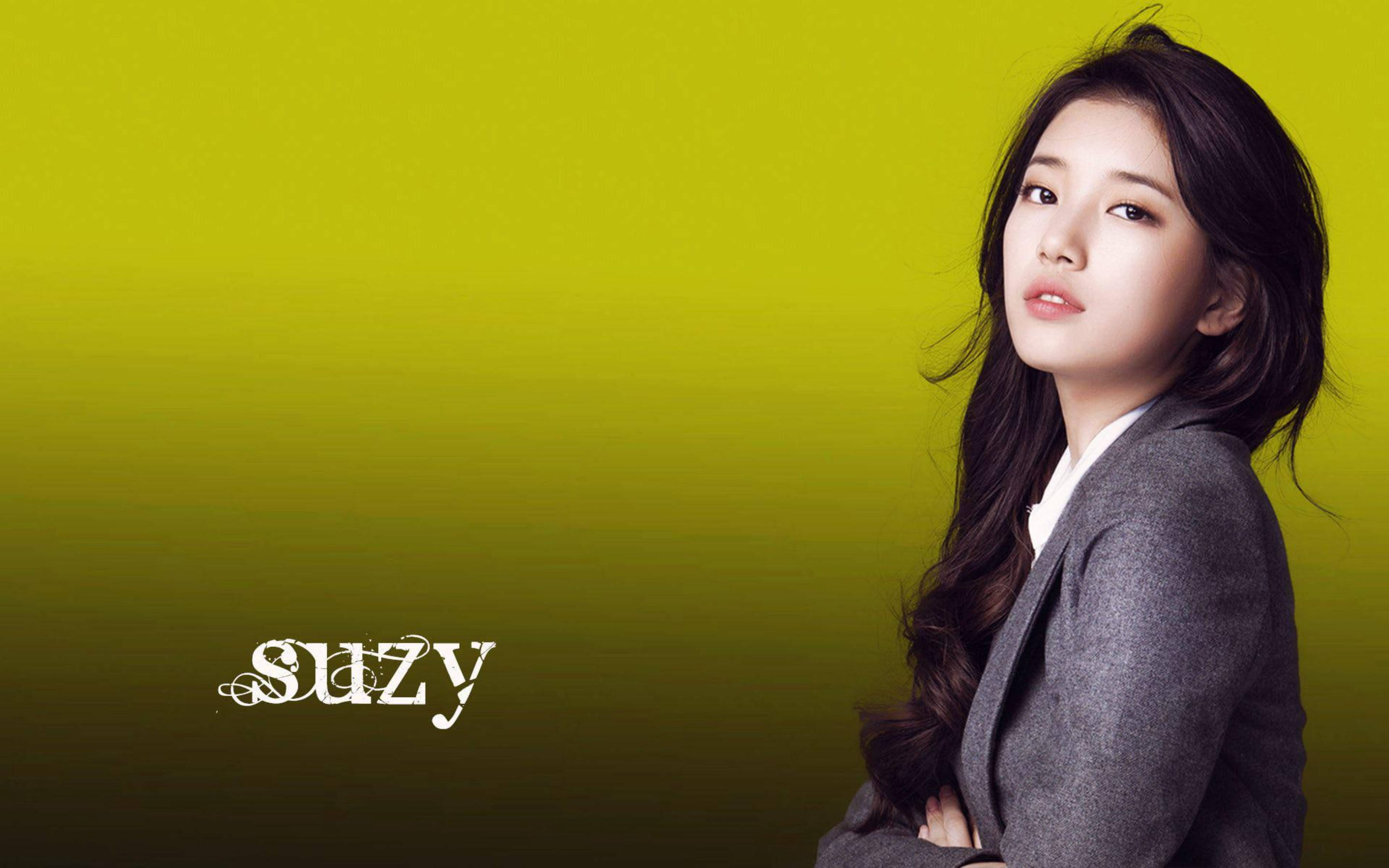 Suzy, gray blazer, vibrant yellow gradient background, 2K Desktop Wallpaper