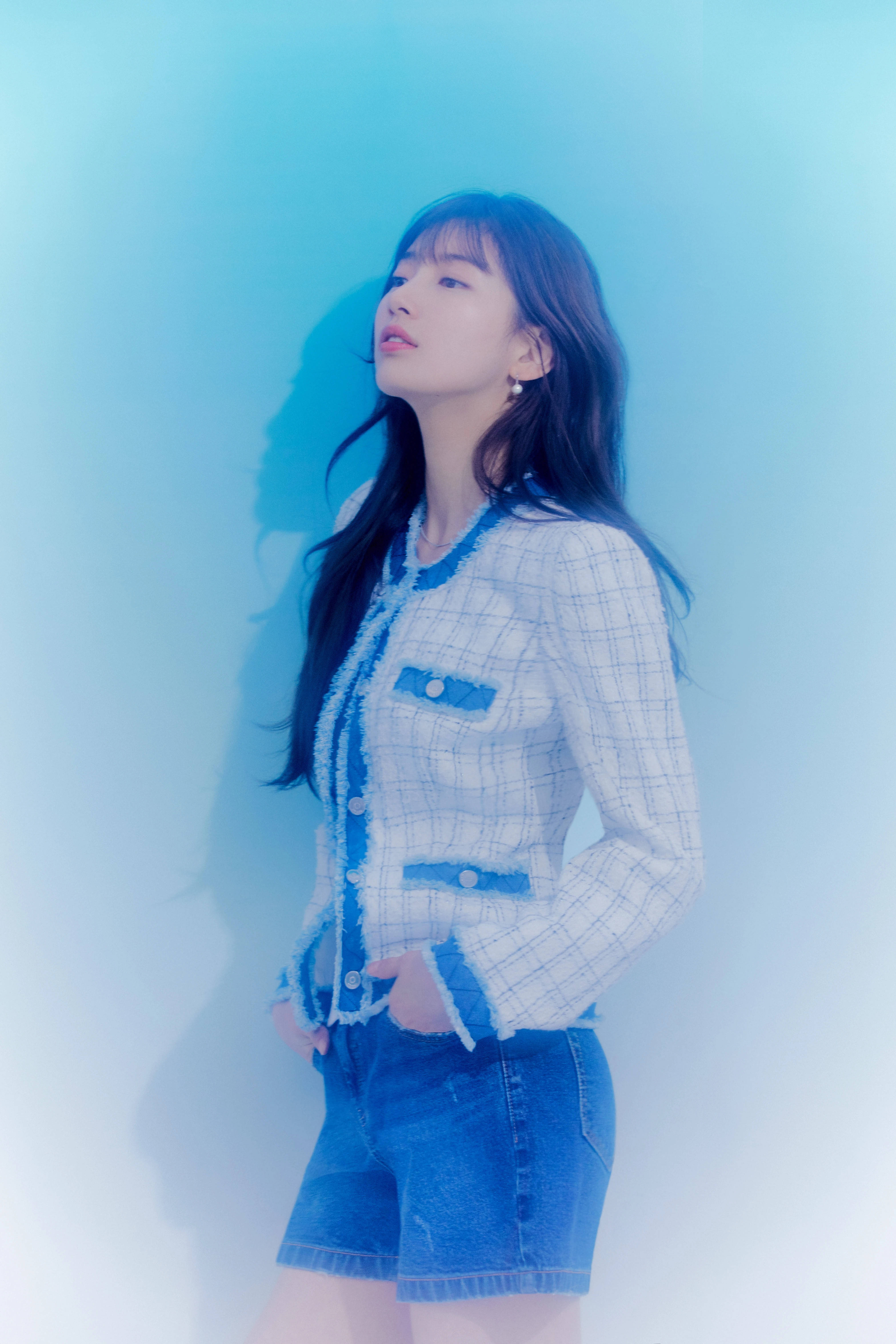 Suzy, blue and white checkered jacket, denim shorts, 5K Phone Wallpaper