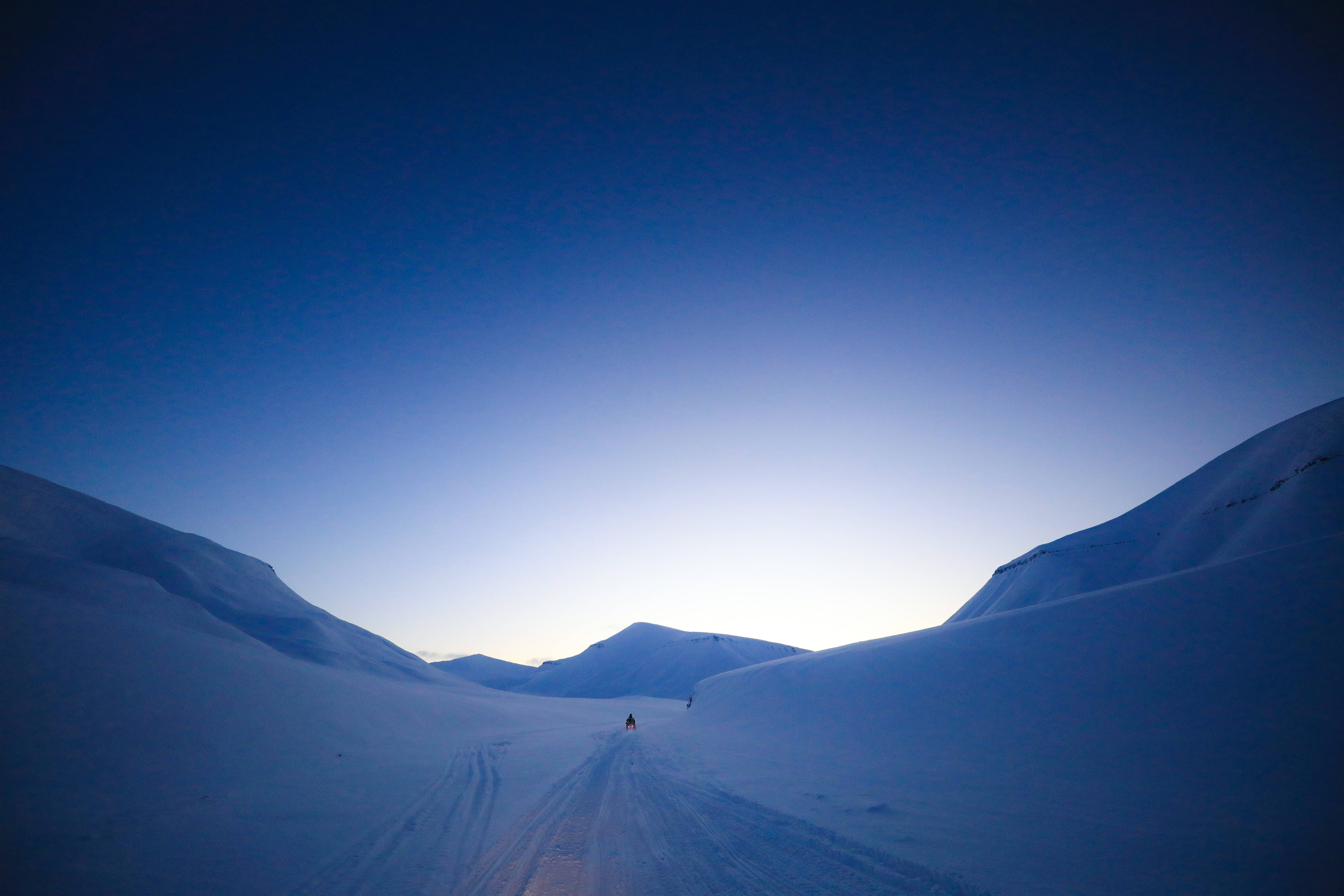 Svalbard, frozen mountains, snow-covered valley, 5K Desktop Wallpaper