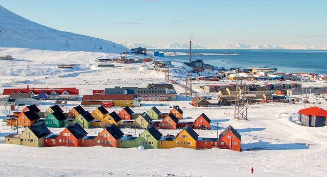 Svalbard, colorful houses, snowy Arctic town, SD Desktop Wallpaper