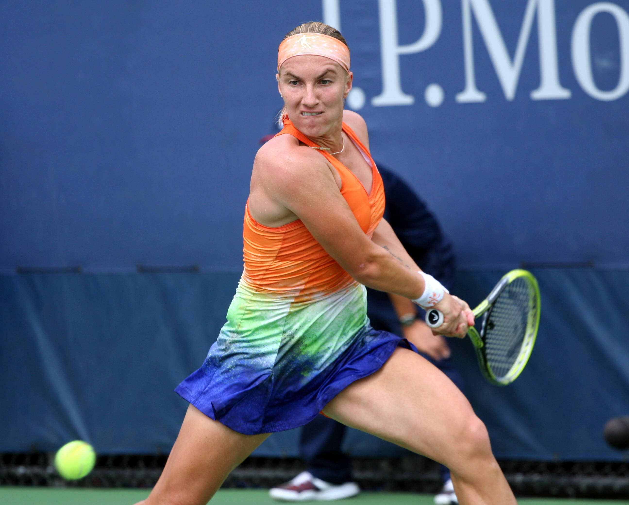Svetlana Kuznetsova, orange and blue gradient outfit, bright yellow ball, 2K Desktop Wallpaper