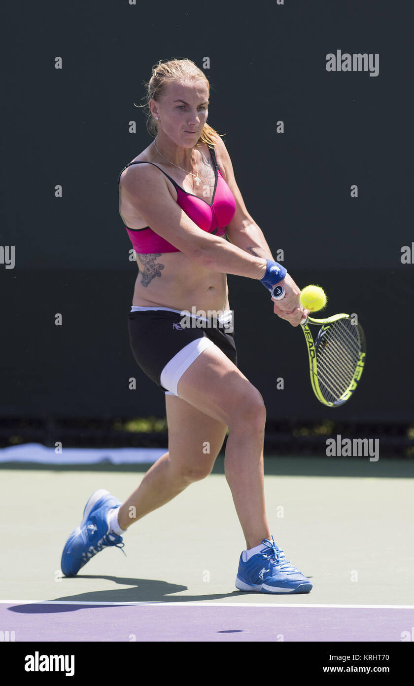 Svetlana Kuznetsova, pink top, black shorts, HD Phone Wallpaper