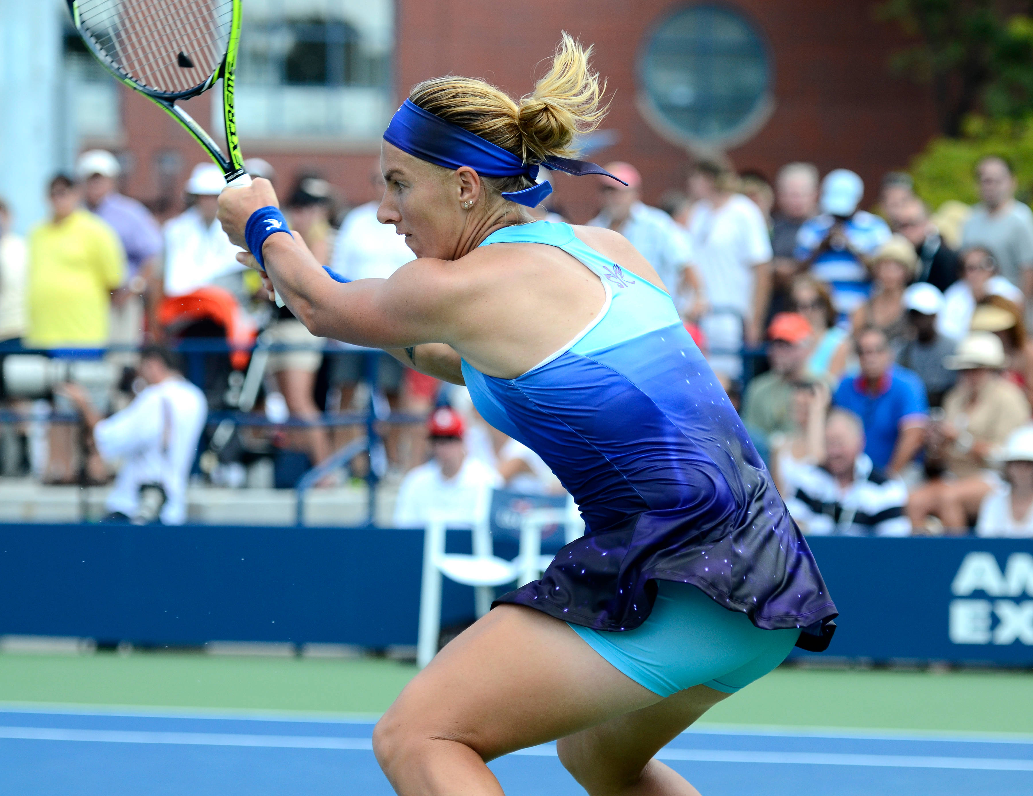 Svetlana Kuznetsova, blue gradient outfit, racket, 2K Desktop Wallpaper