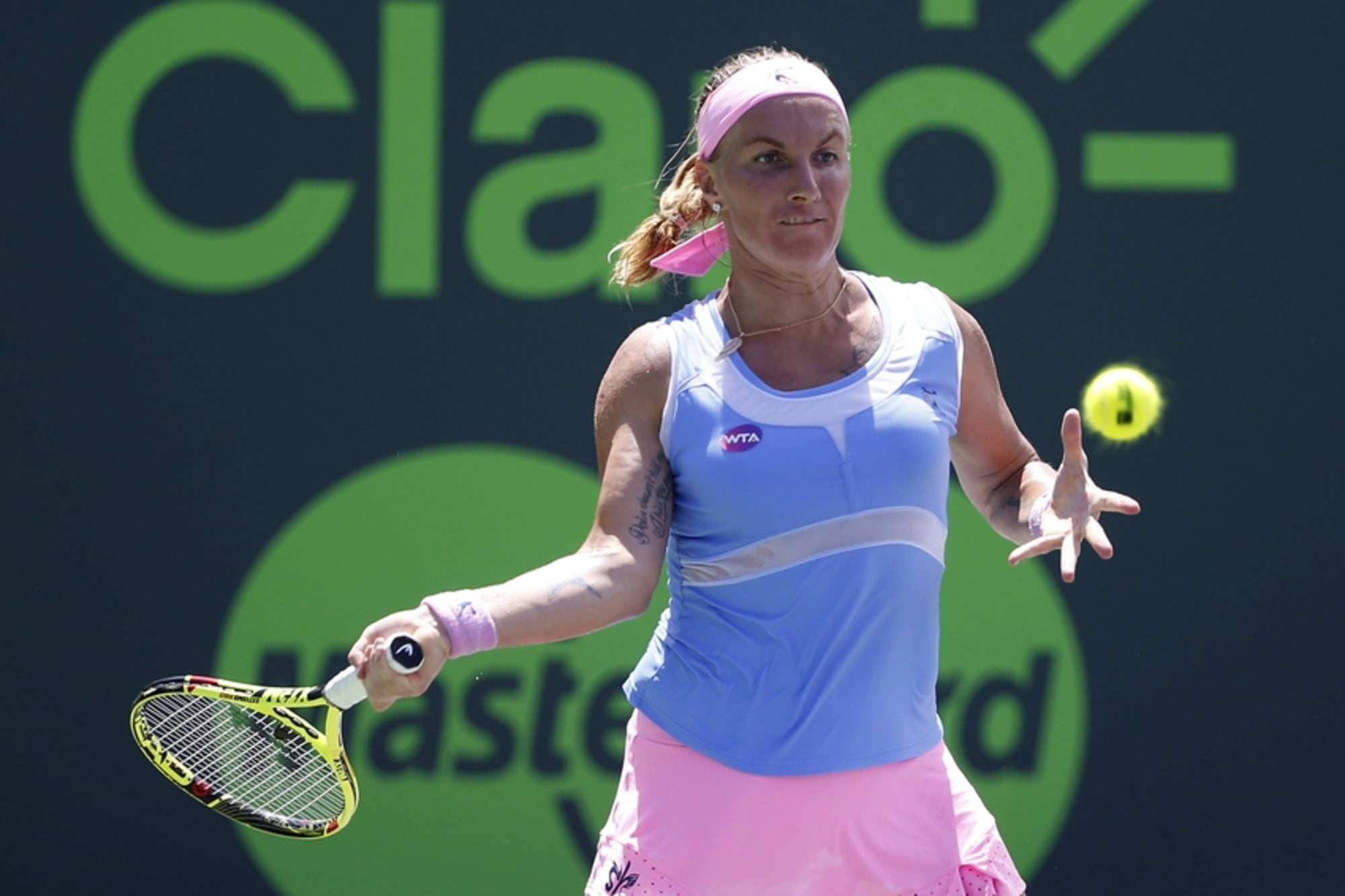 Svetlana Kuznetsova, forehand stroke, light blue top, Full HD Desktop Wallpaper