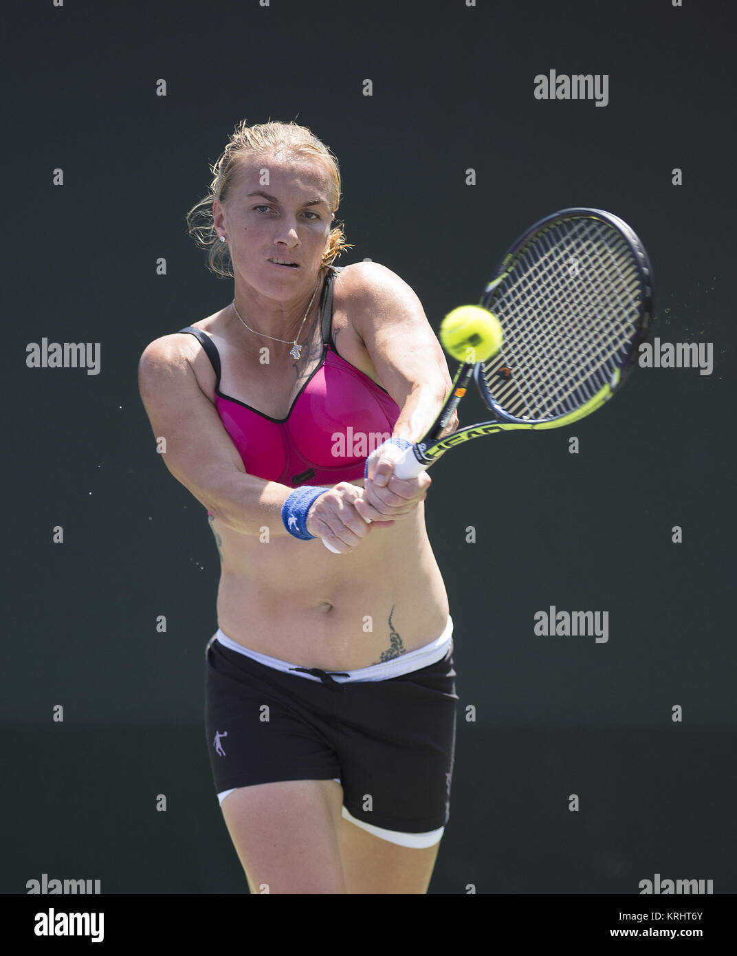 Svetlana Kuznetsova, double-handed stroke, pink top, HD Phone Wallpaper