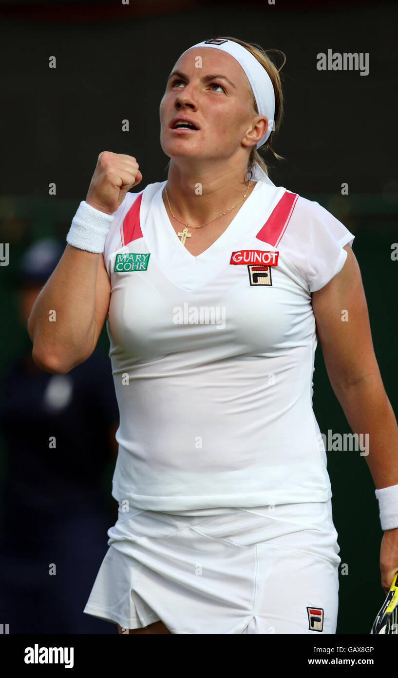 Svetlana Kuznetsova, white outfit, grass court, HD Phone Wallpaper