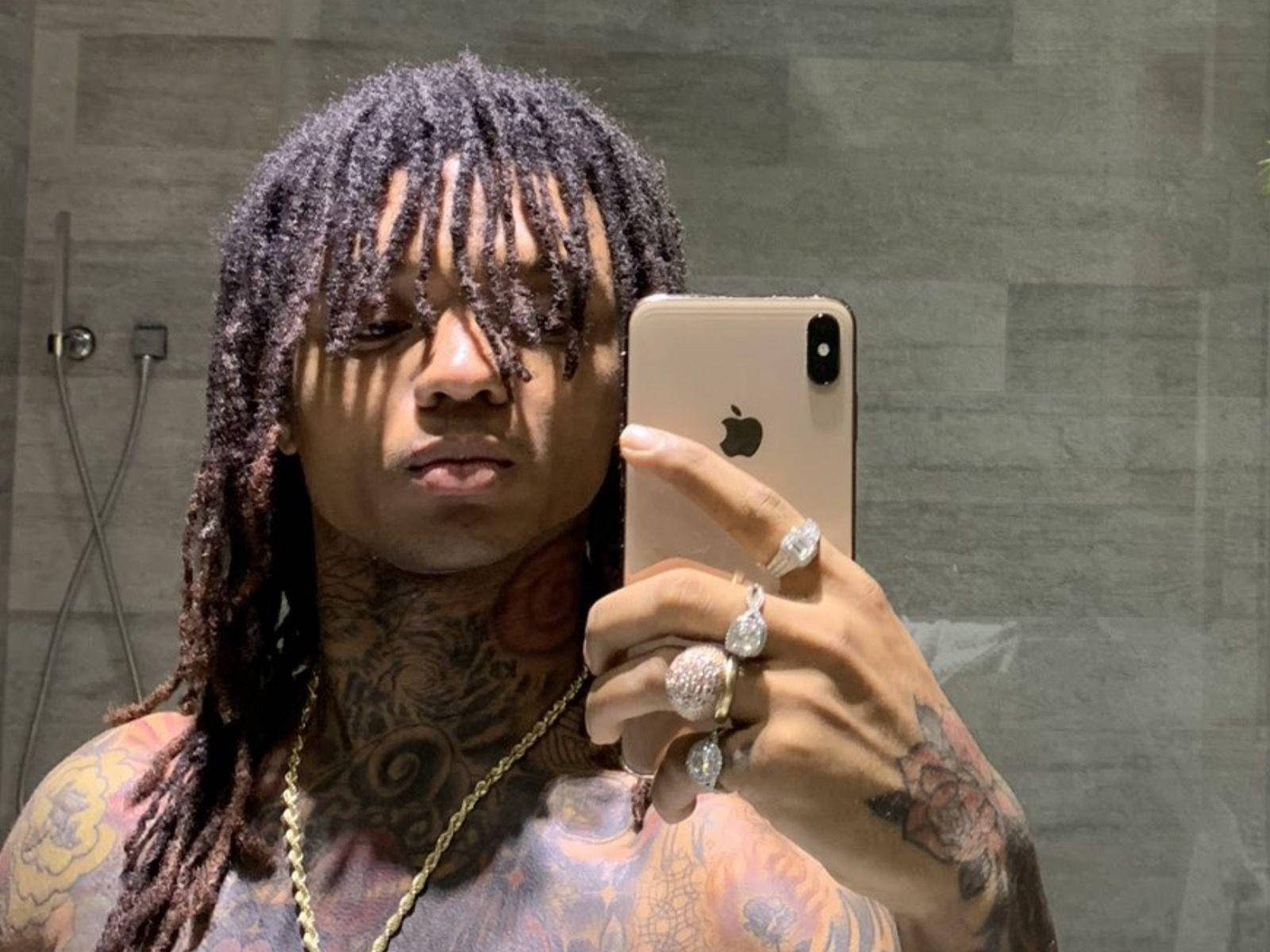 Swae Lee, mirror selfie, gold iPhone, HD Desktop Wallpaper