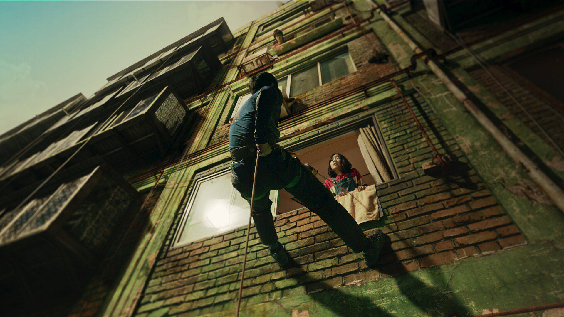 Sweet Home Netflix, apartment, weathered green brick building, Full HD Desktop Wallpaper