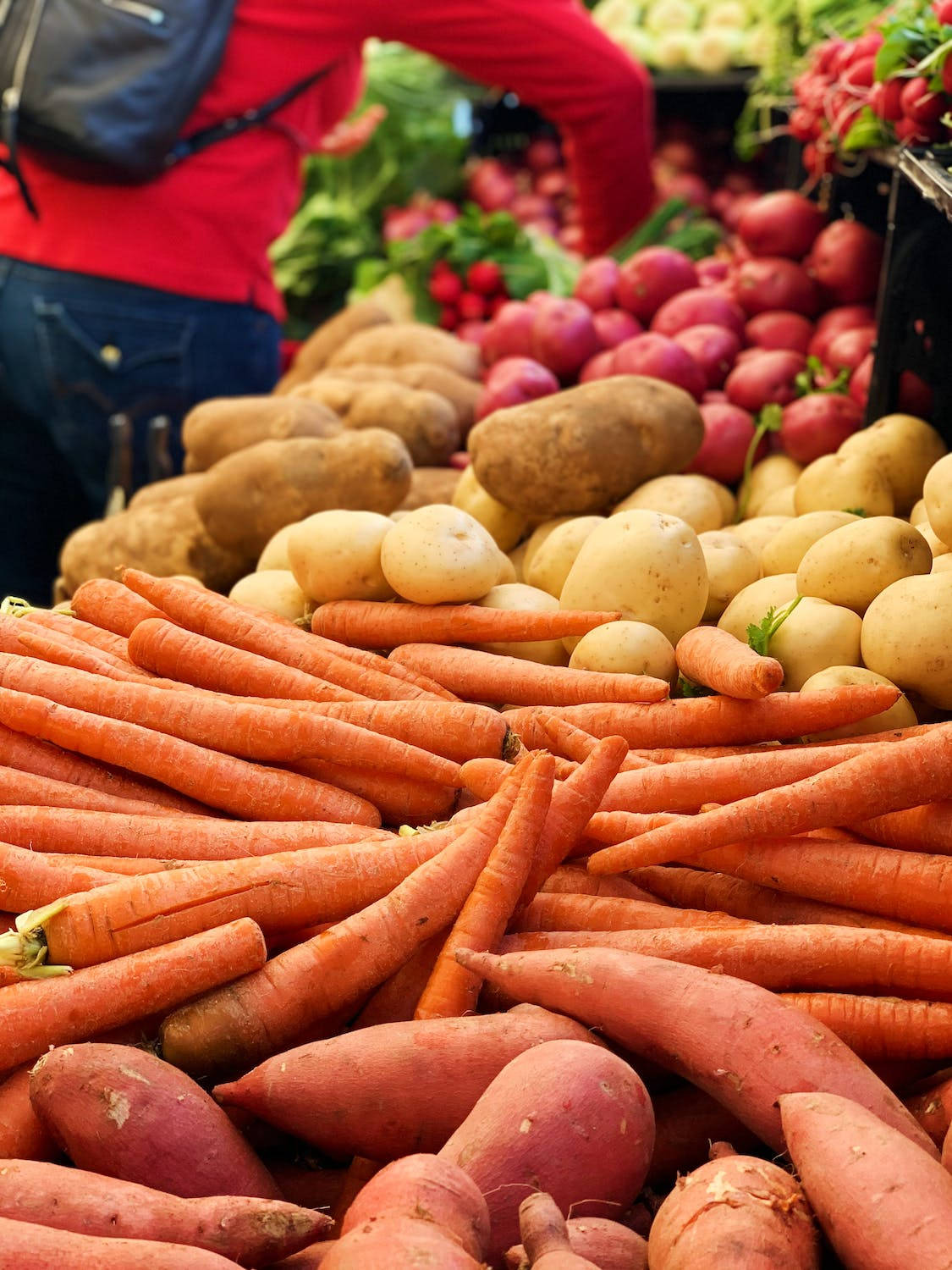 sweet potato, farmers market stall, carrots, HD Phone Wallpaper