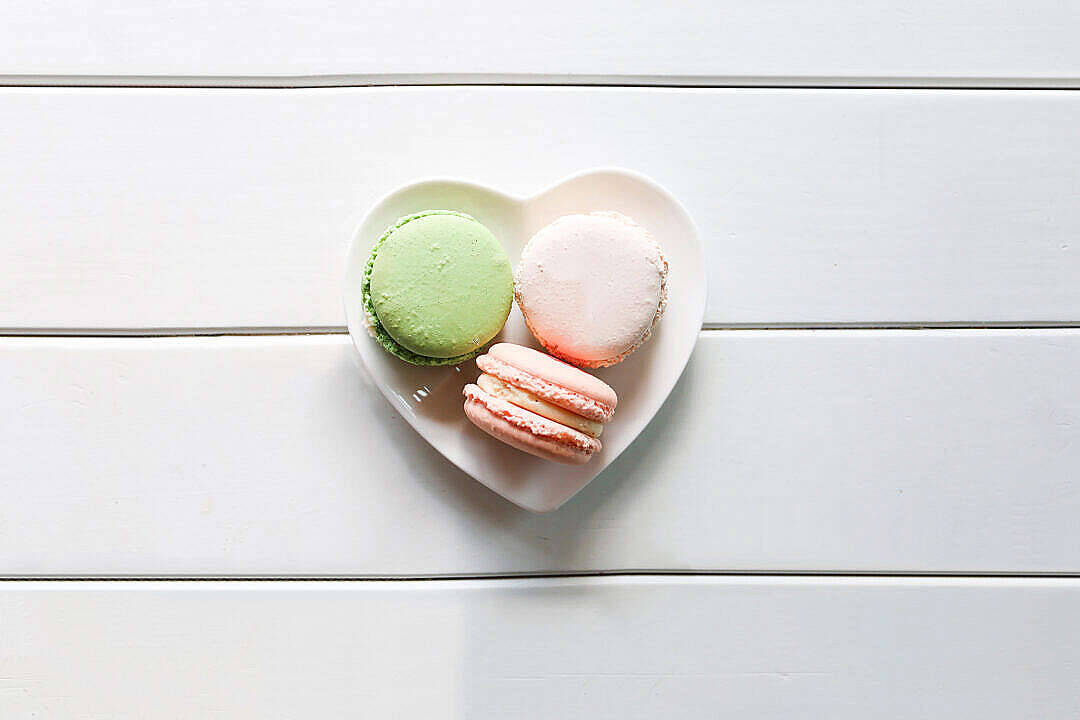 three sweet macarons, pastel macarons, green pink and peach, SD Desktop Wallpaper