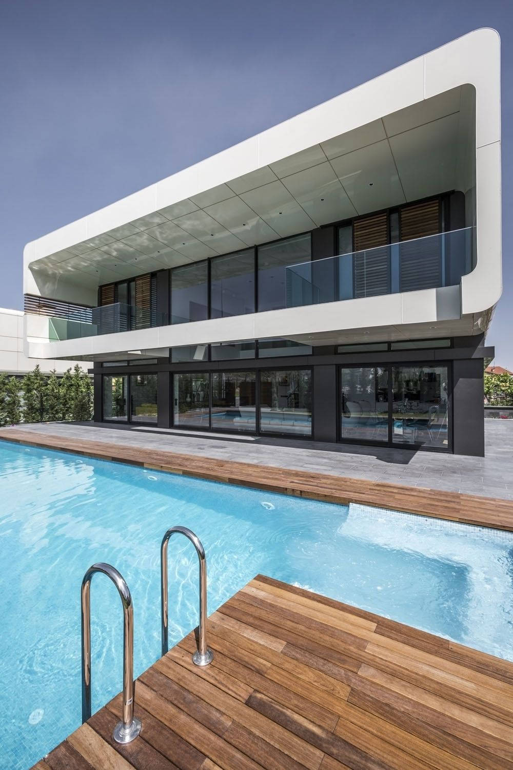 modern white house, glass walls, clear blue pool, HD Phone Wallpaper